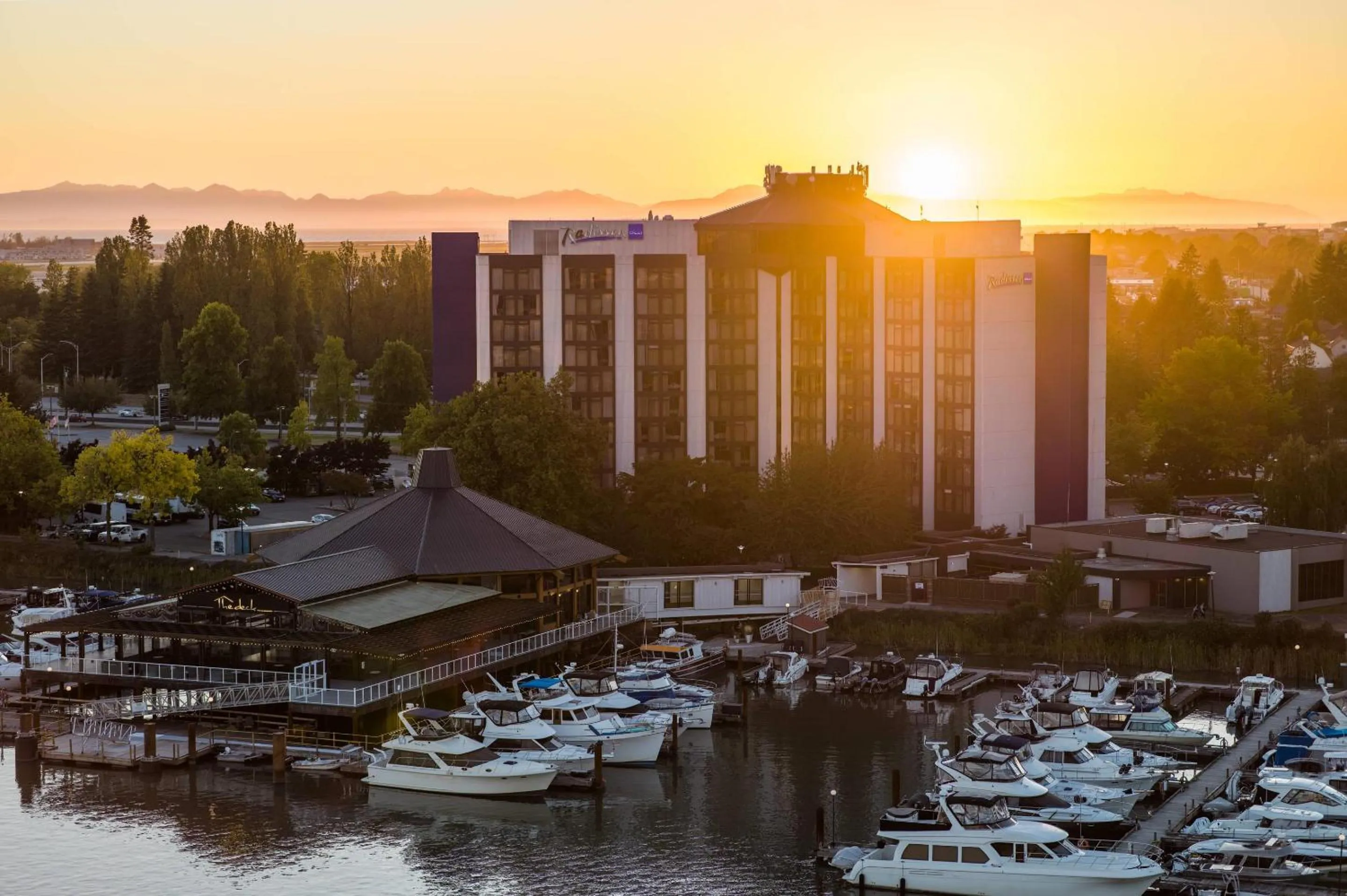Property building in Radisson Blu Vancouver Airport Hotel & Marina