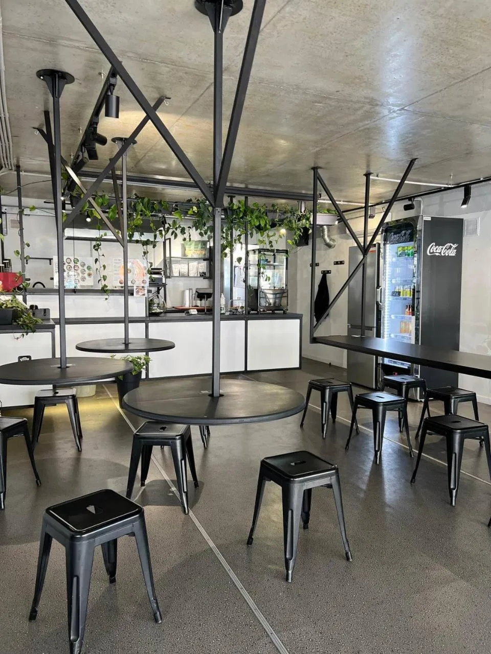 Restaurant/places to eat in Capsule Hotel Constellation 89