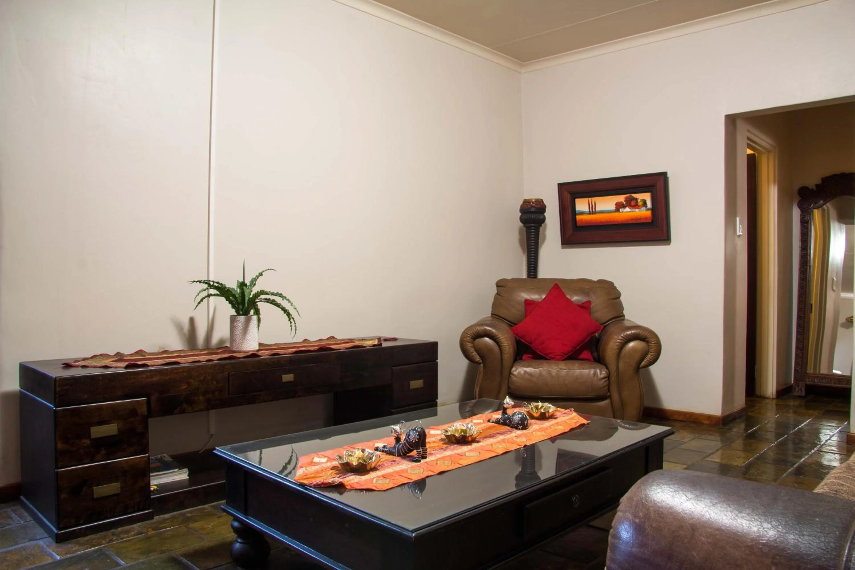 Communal lounge/ TV room in Zoete Rust Boutique Hotel