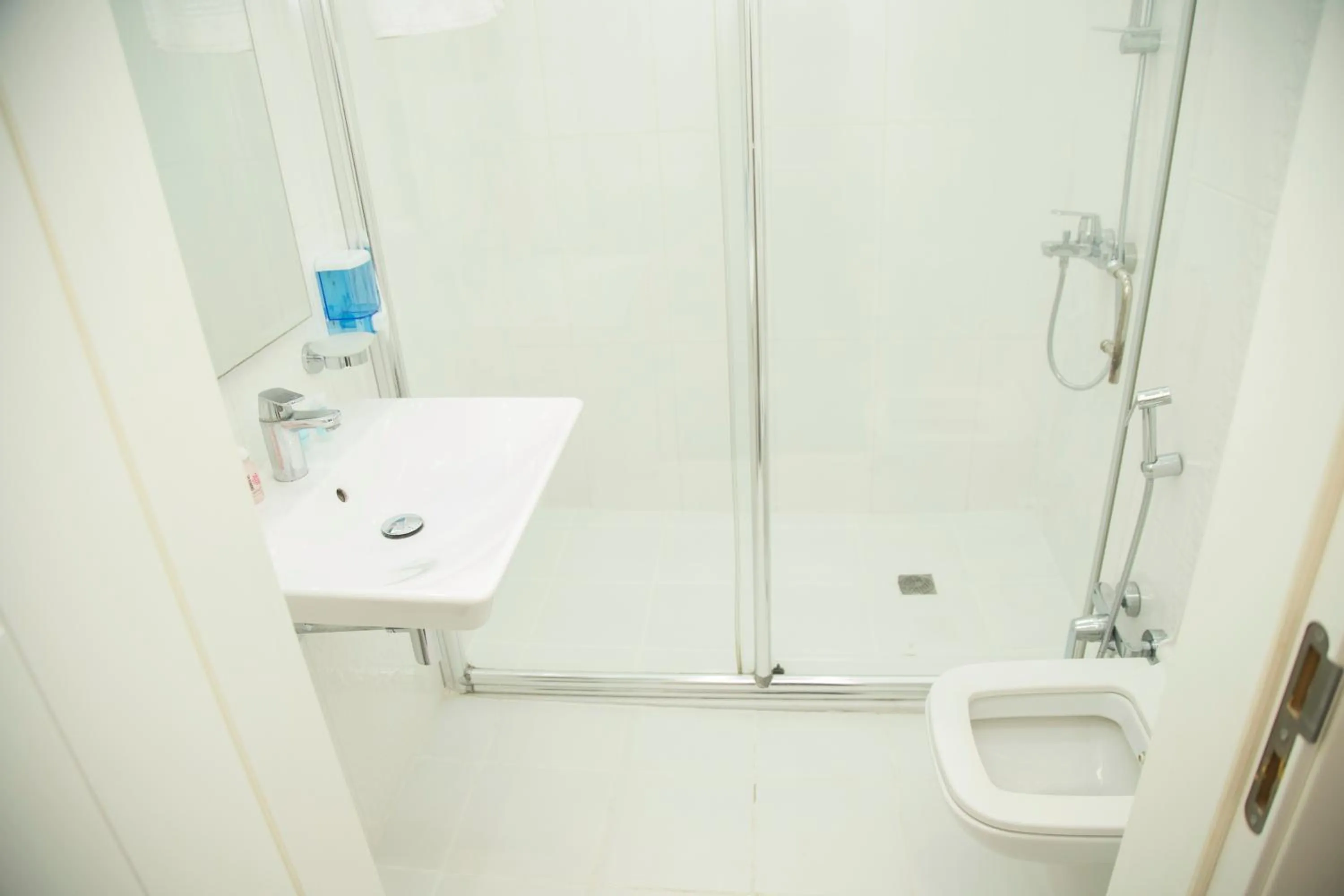 Shower in Bristol Hotel