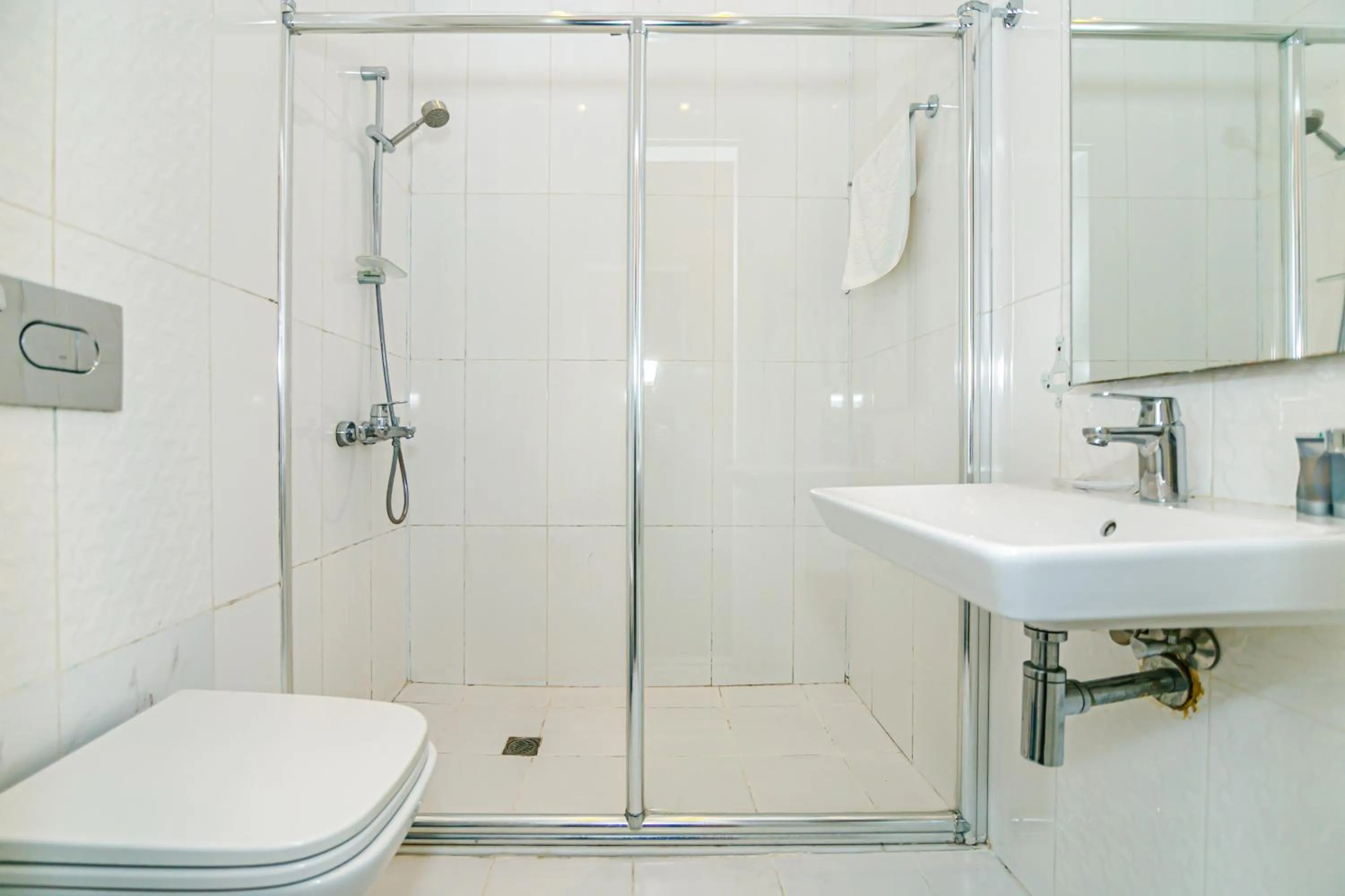 Shower in GREEN PARK iNN