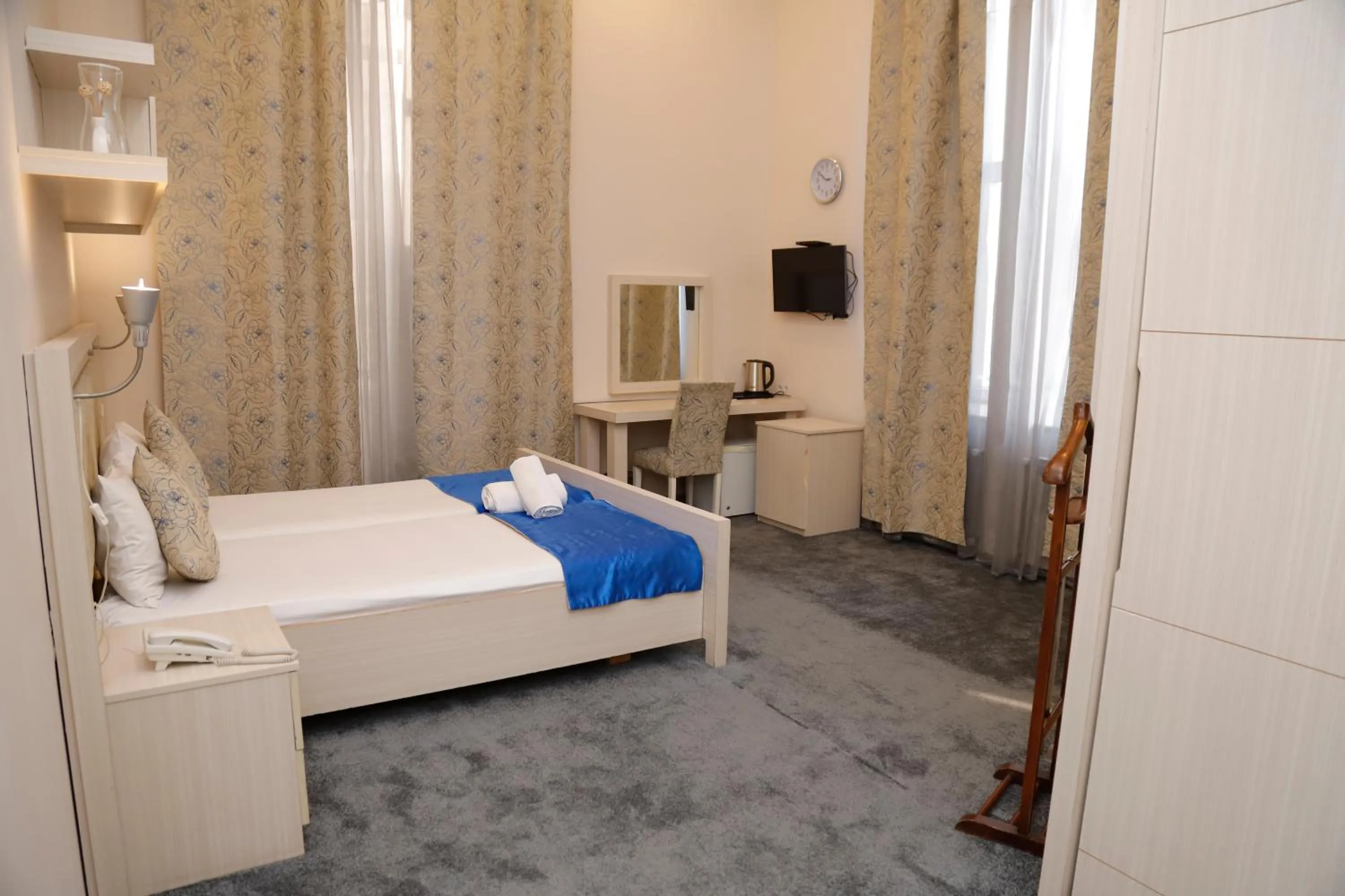 Bed in Bristol Hotel