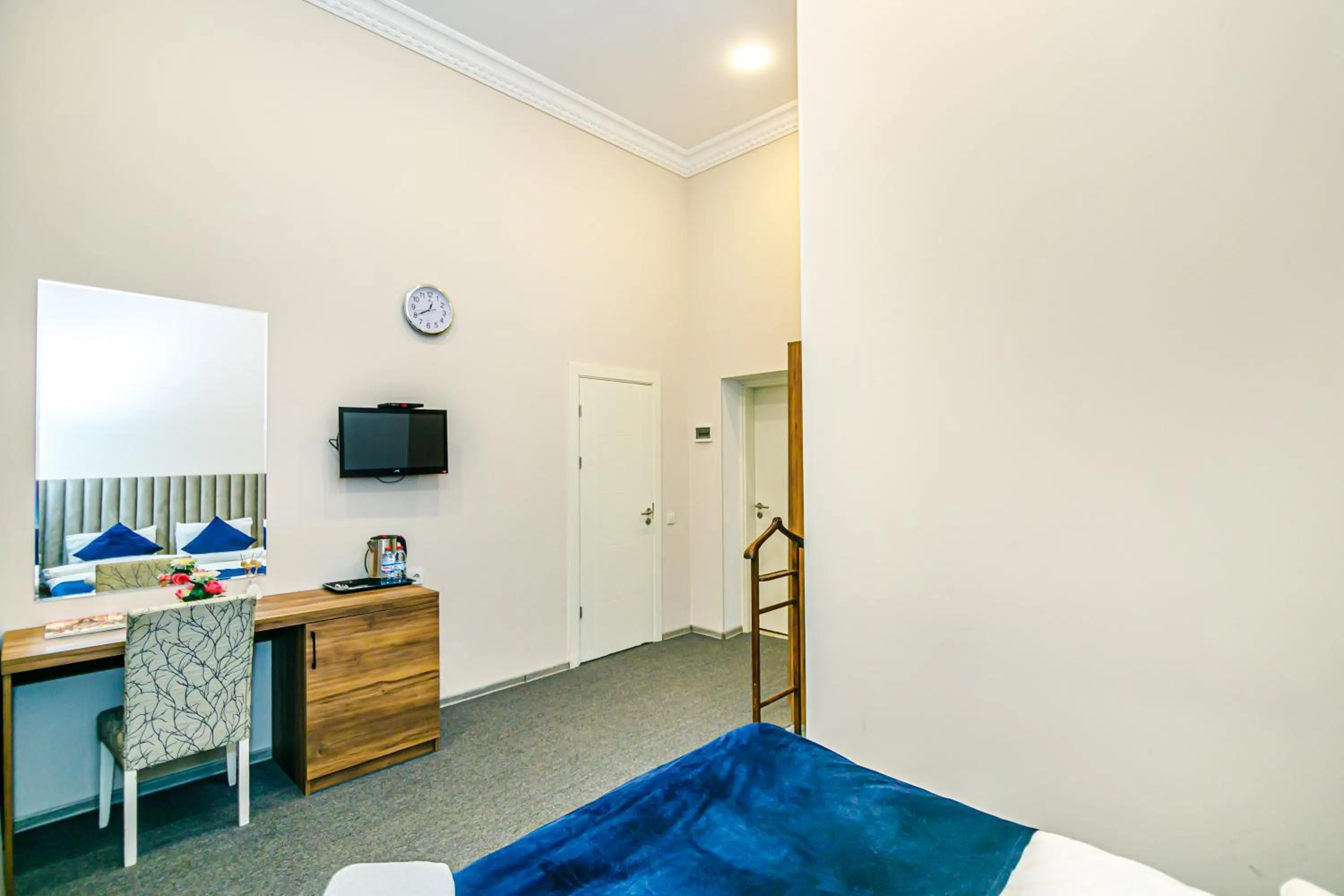 Photo of the whole room in GREEN PARK iNN