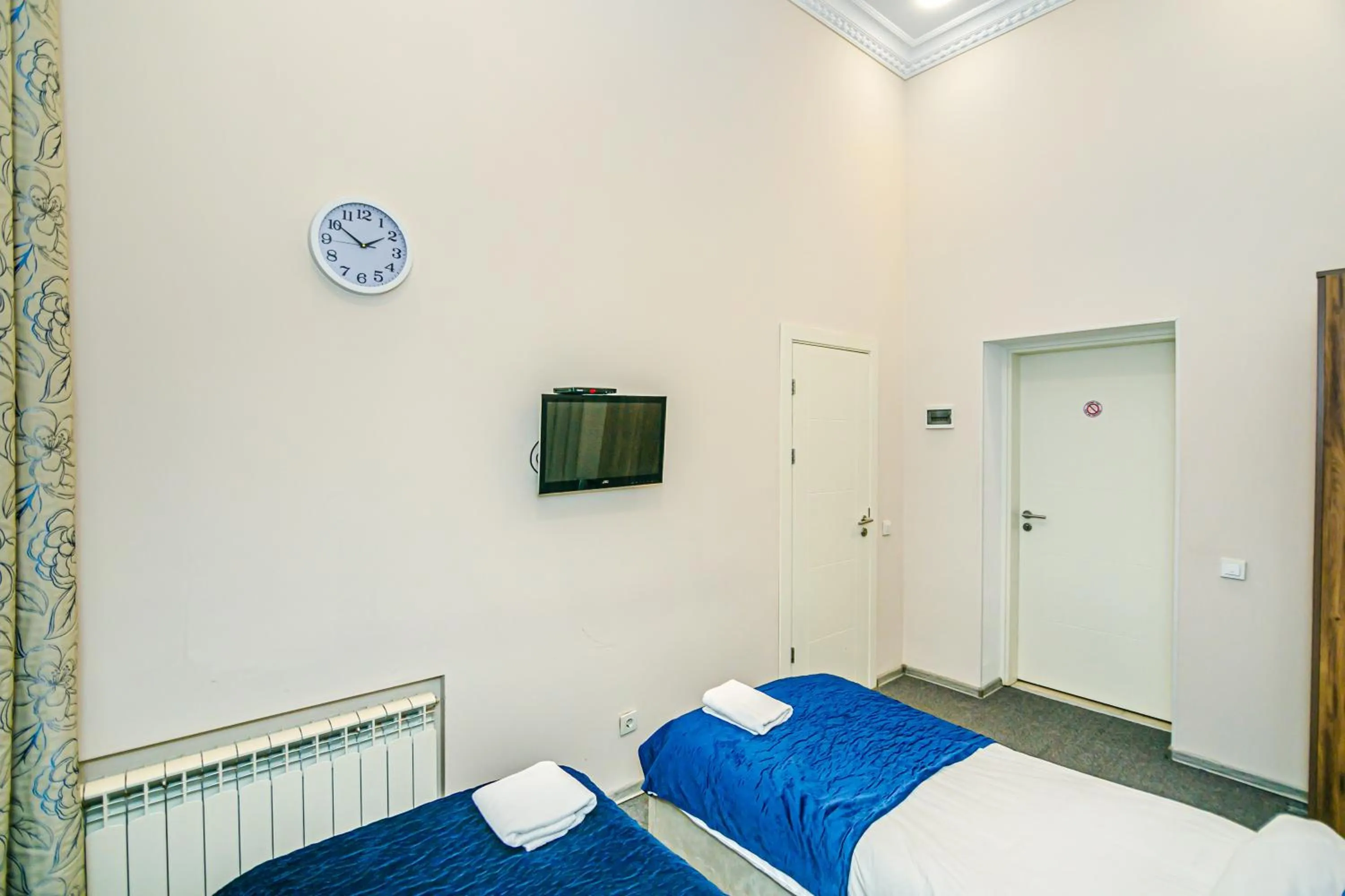 Bed in GREEN PARK iNN