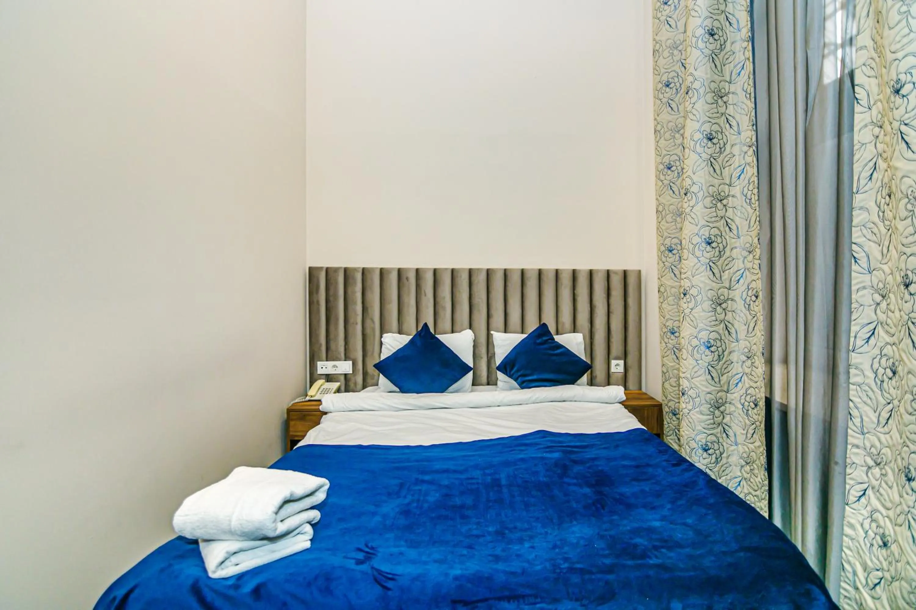 Bedroom in GREEN PARK iNN