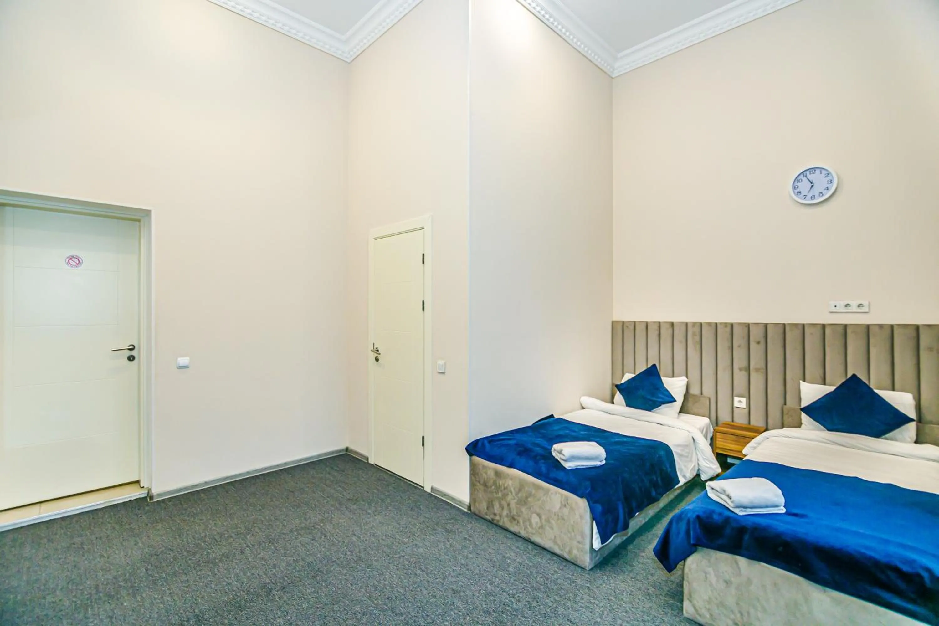 Photo of the whole room in GREEN PARK iNN