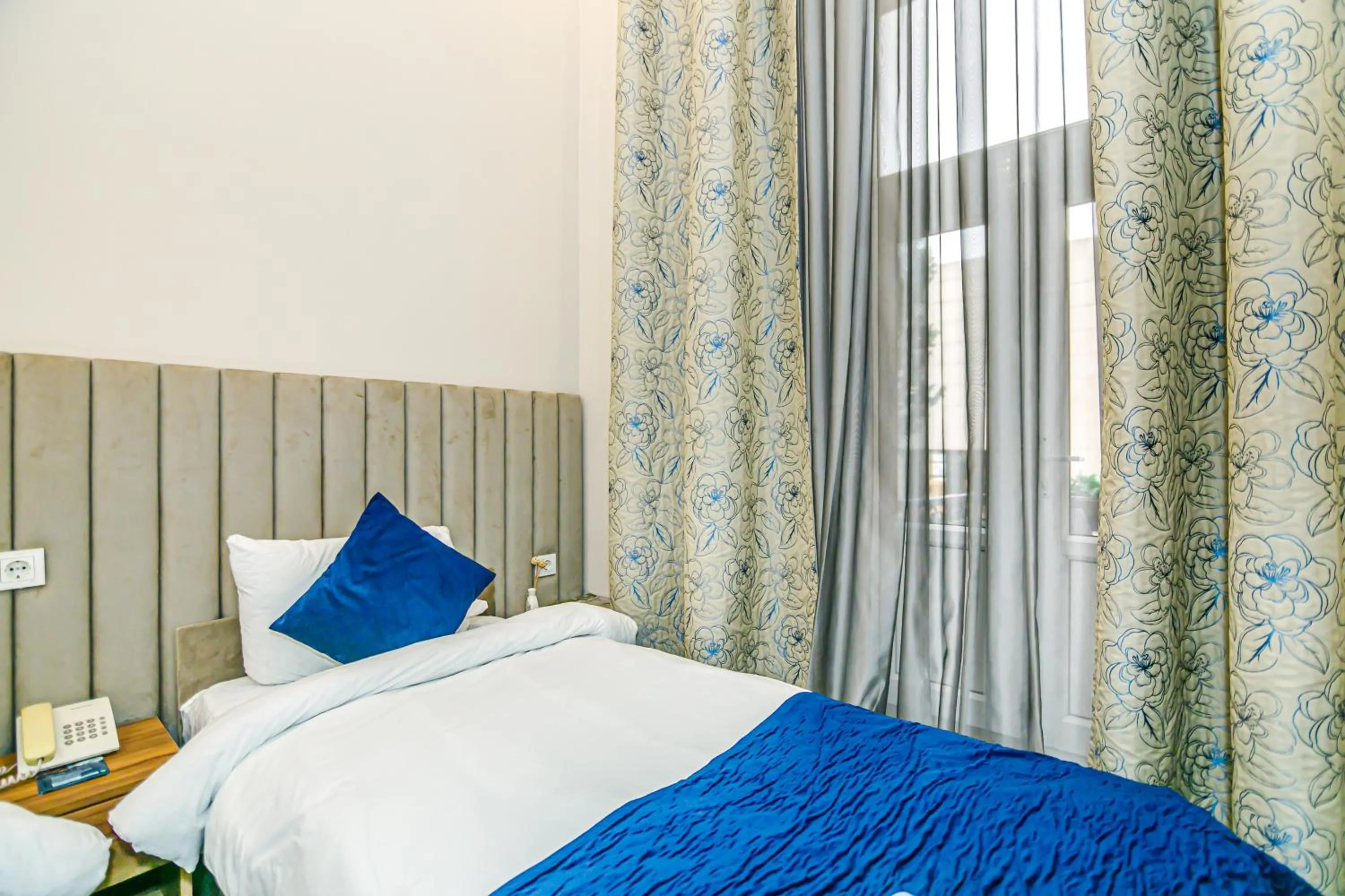 Bed in GREEN PARK iNN