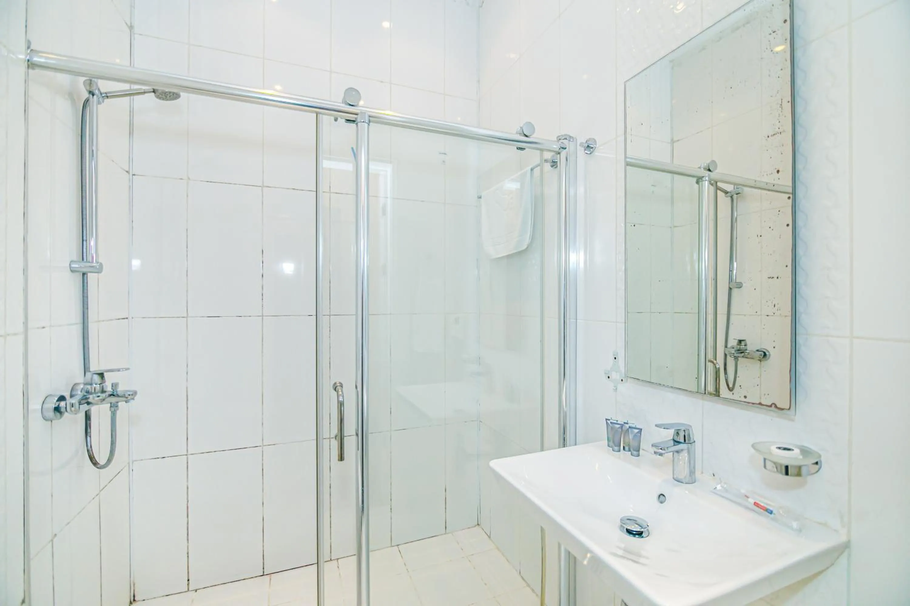 Bathroom in GREEN PARK iNN