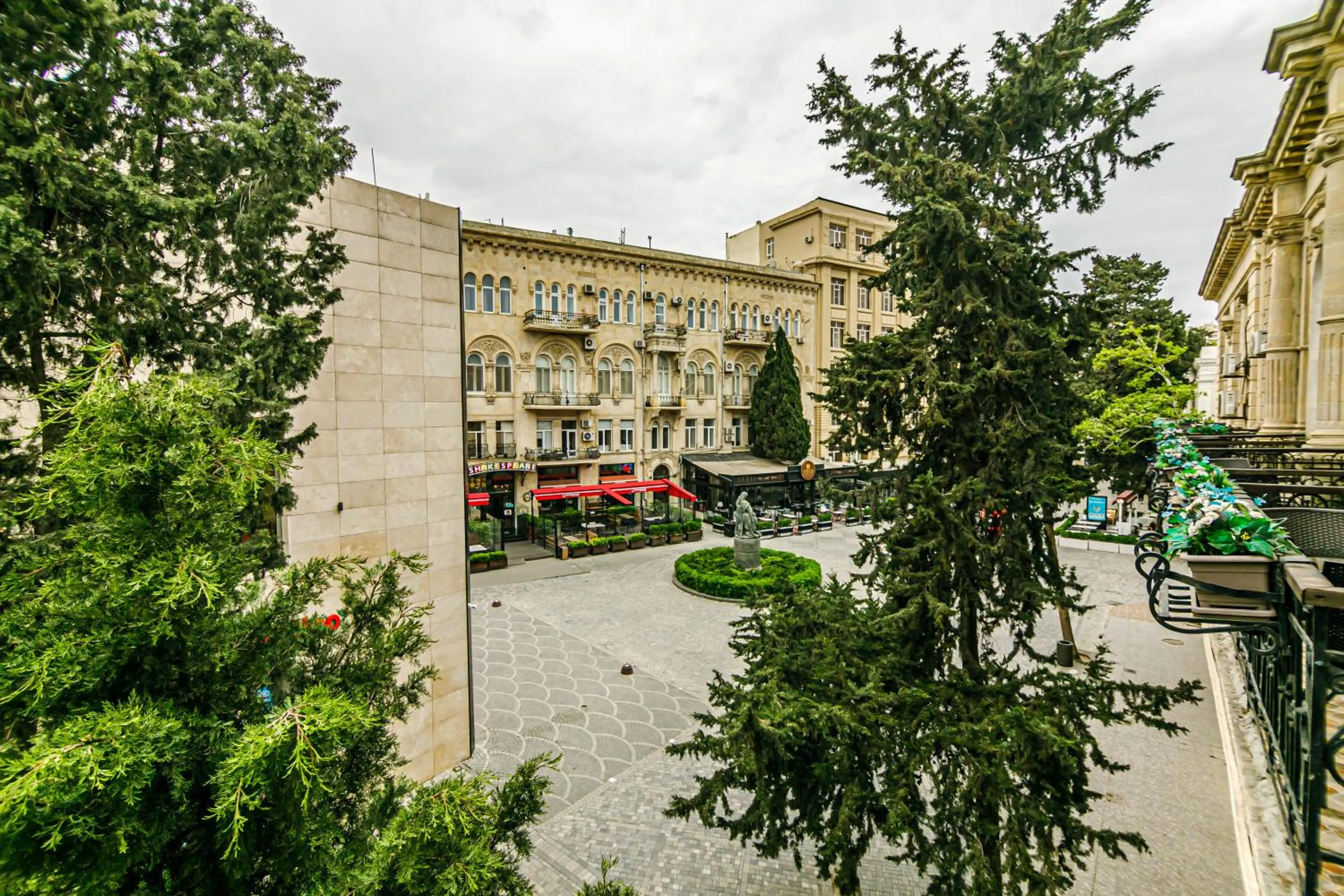 City view in GREEN PARK iNN