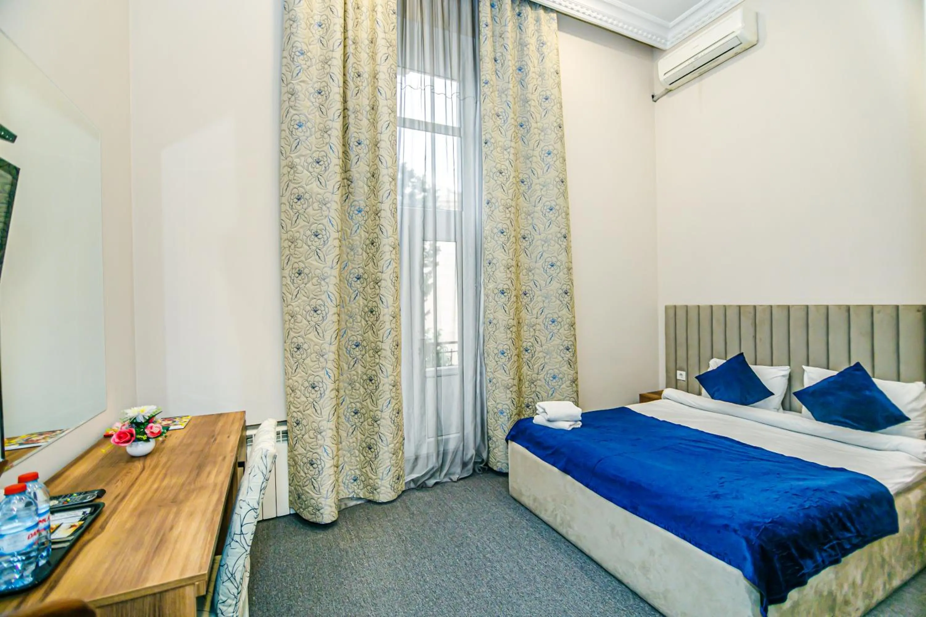 Photo of the whole room in GREEN PARK iNN