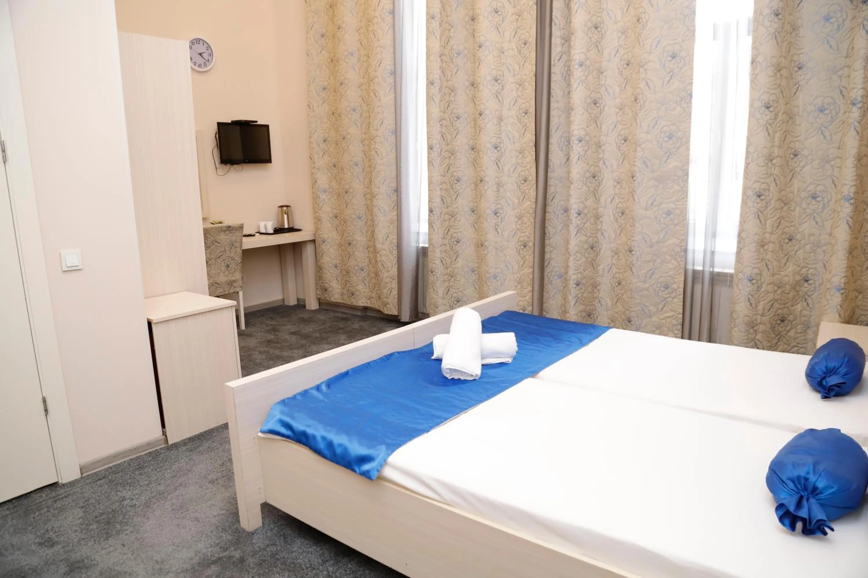 Bed in Bristol Hotel