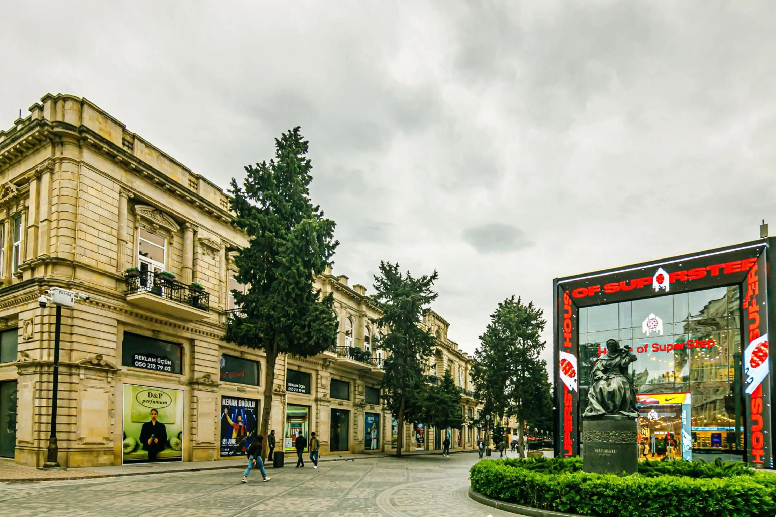 Property building in GREEN PARK iNN