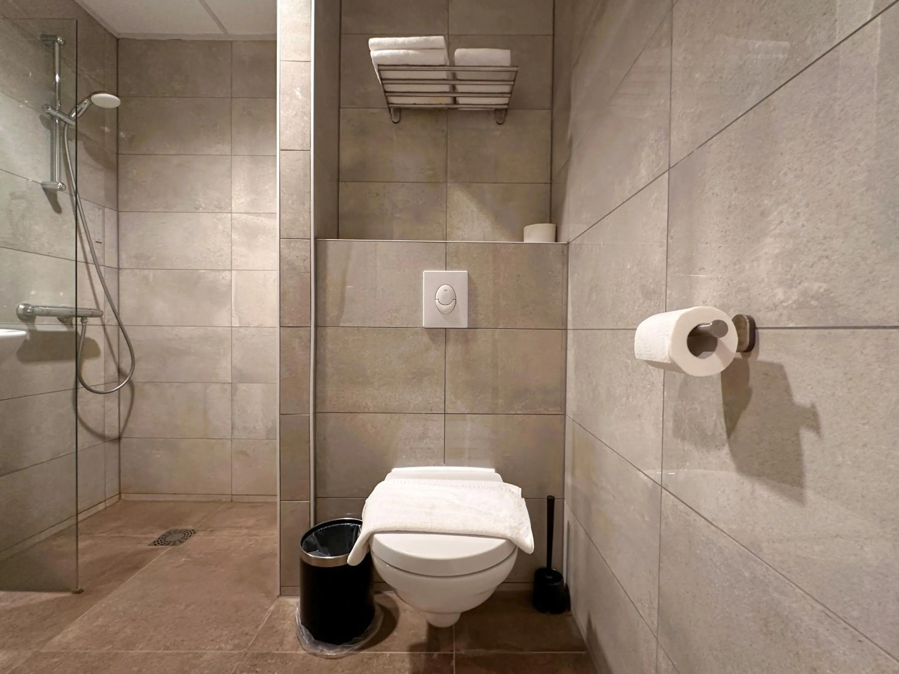 Shower in HOTELUX Amsterdam Airport Hotel