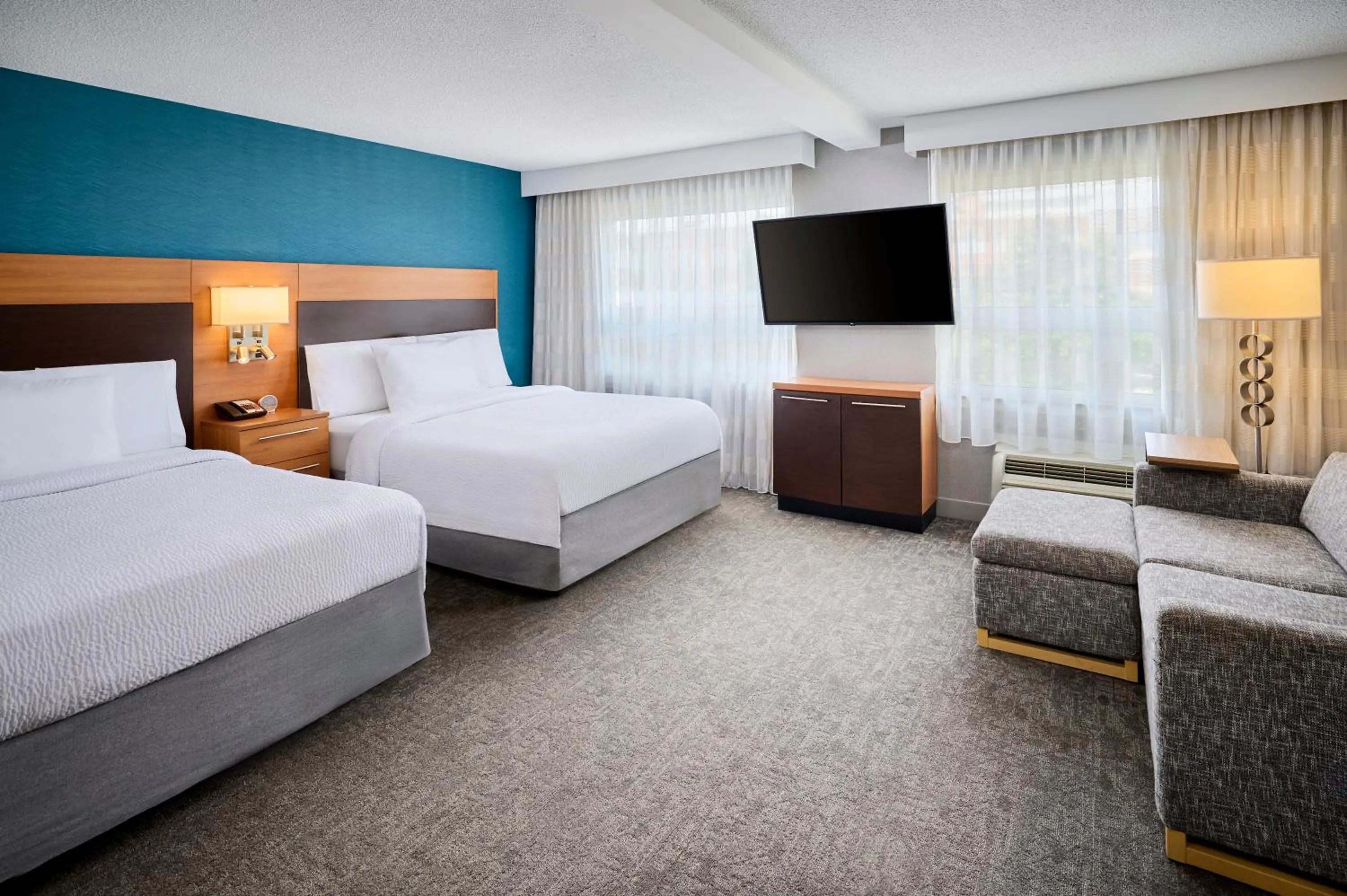 Bed in TownePlace Suites by Marriott Mississauga-Airport Corporate Centre