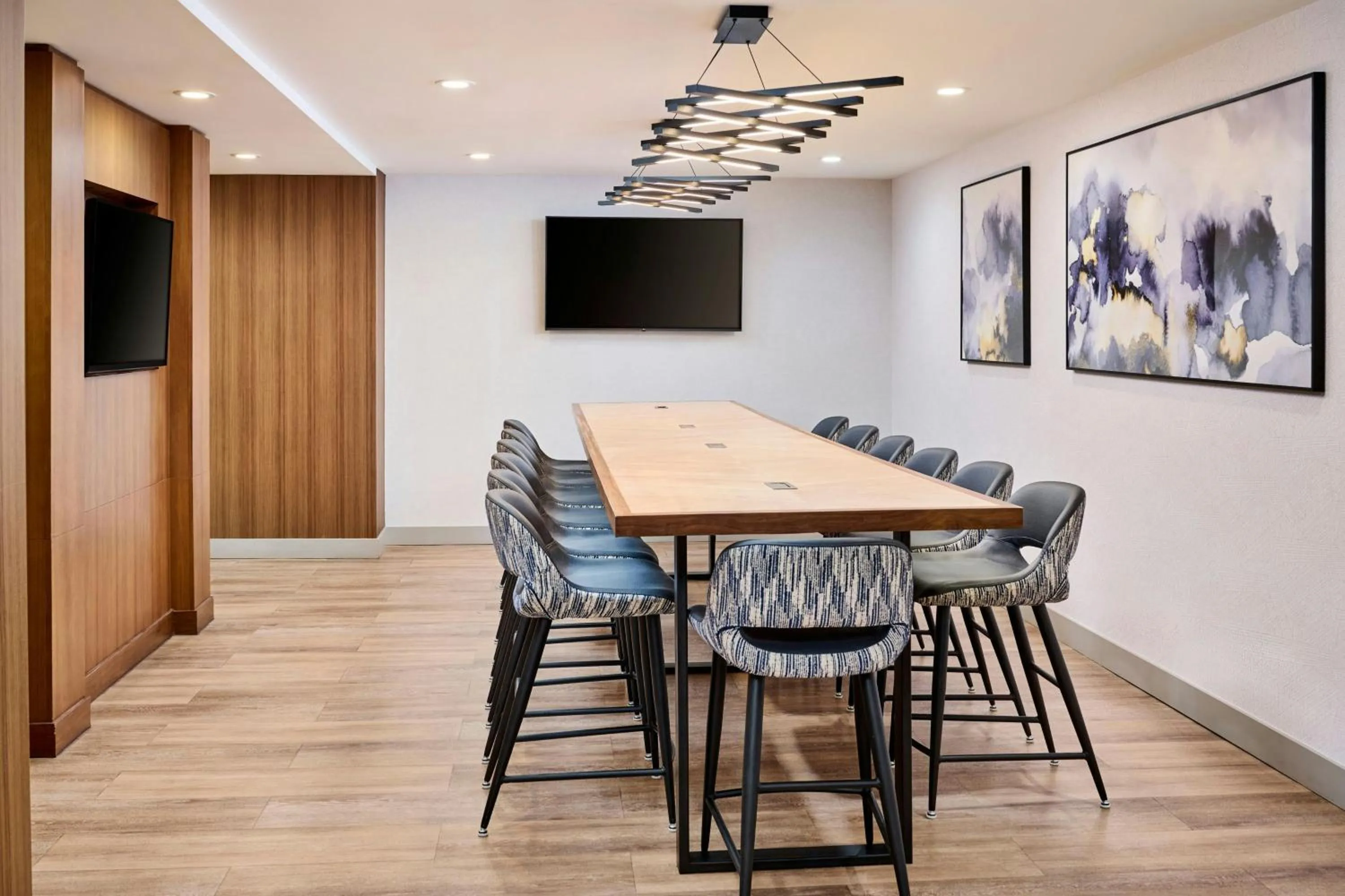 View (from property/room) in TownePlace Suites by Marriott Mississauga-Airport Corporate Centre