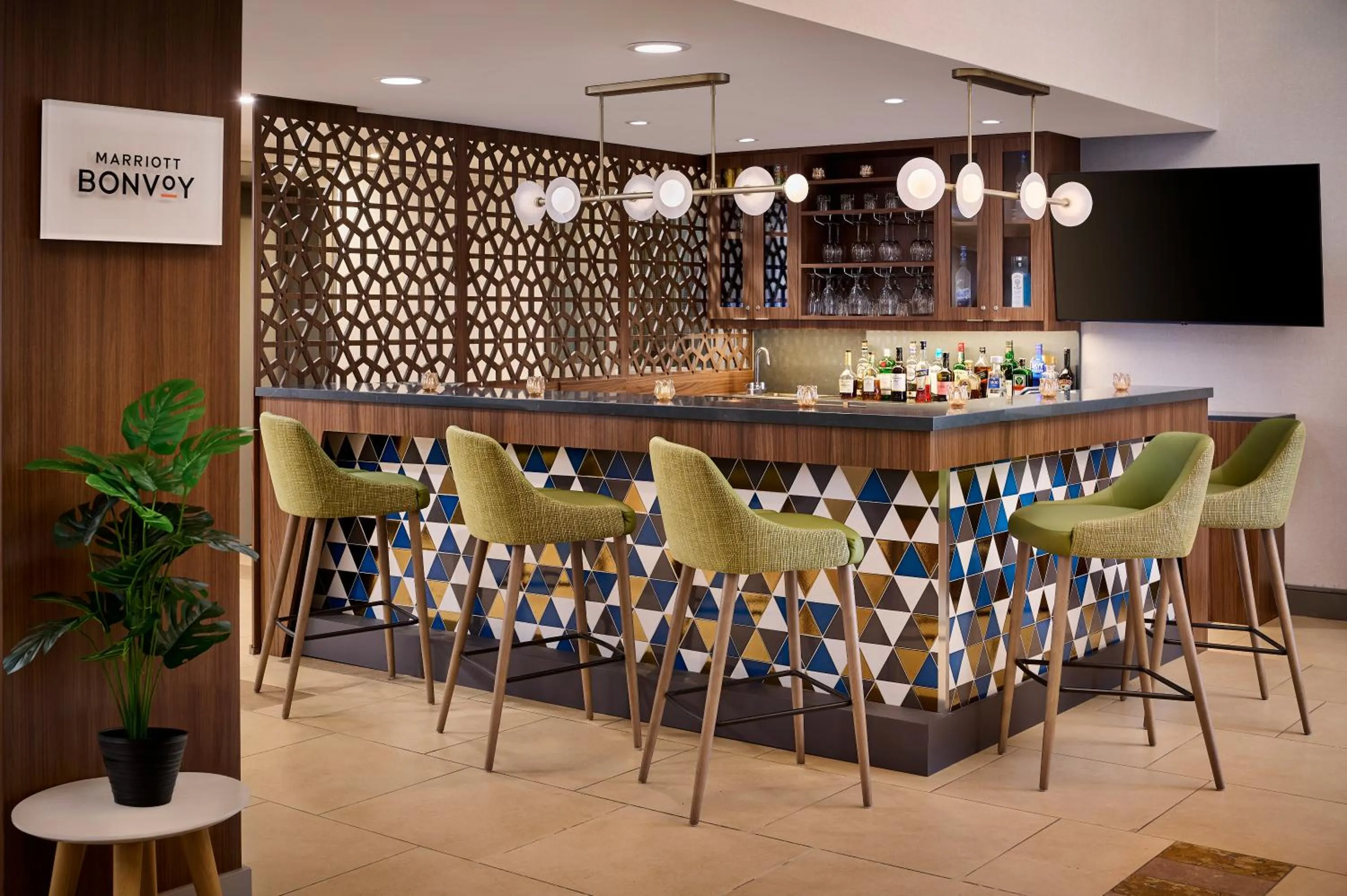 Lounge or bar in TownePlace Suites by Marriott Mississauga-Airport Corporate Centre