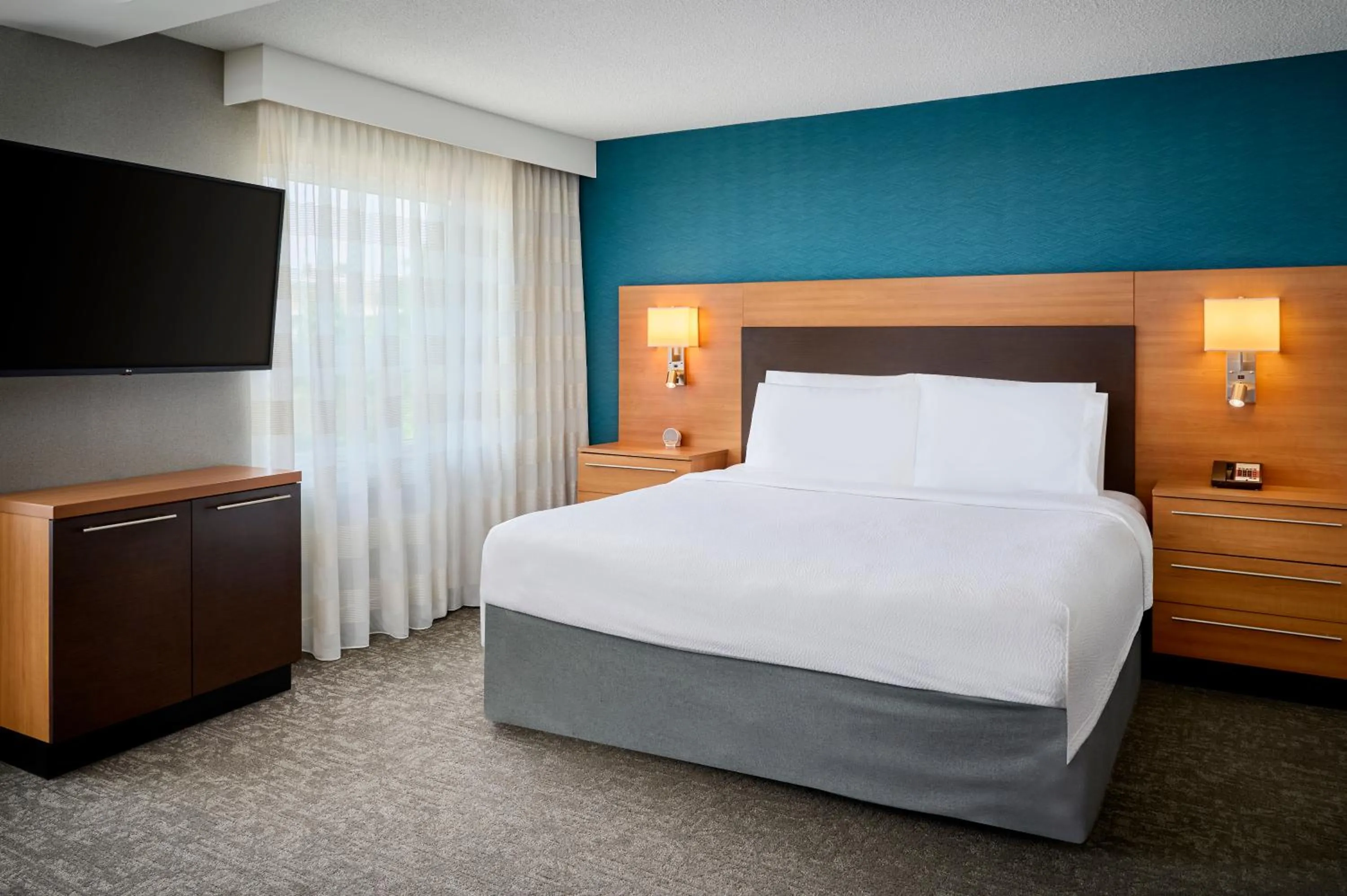 Bed in TownePlace Suites by Marriott Mississauga-Airport Corporate Centre