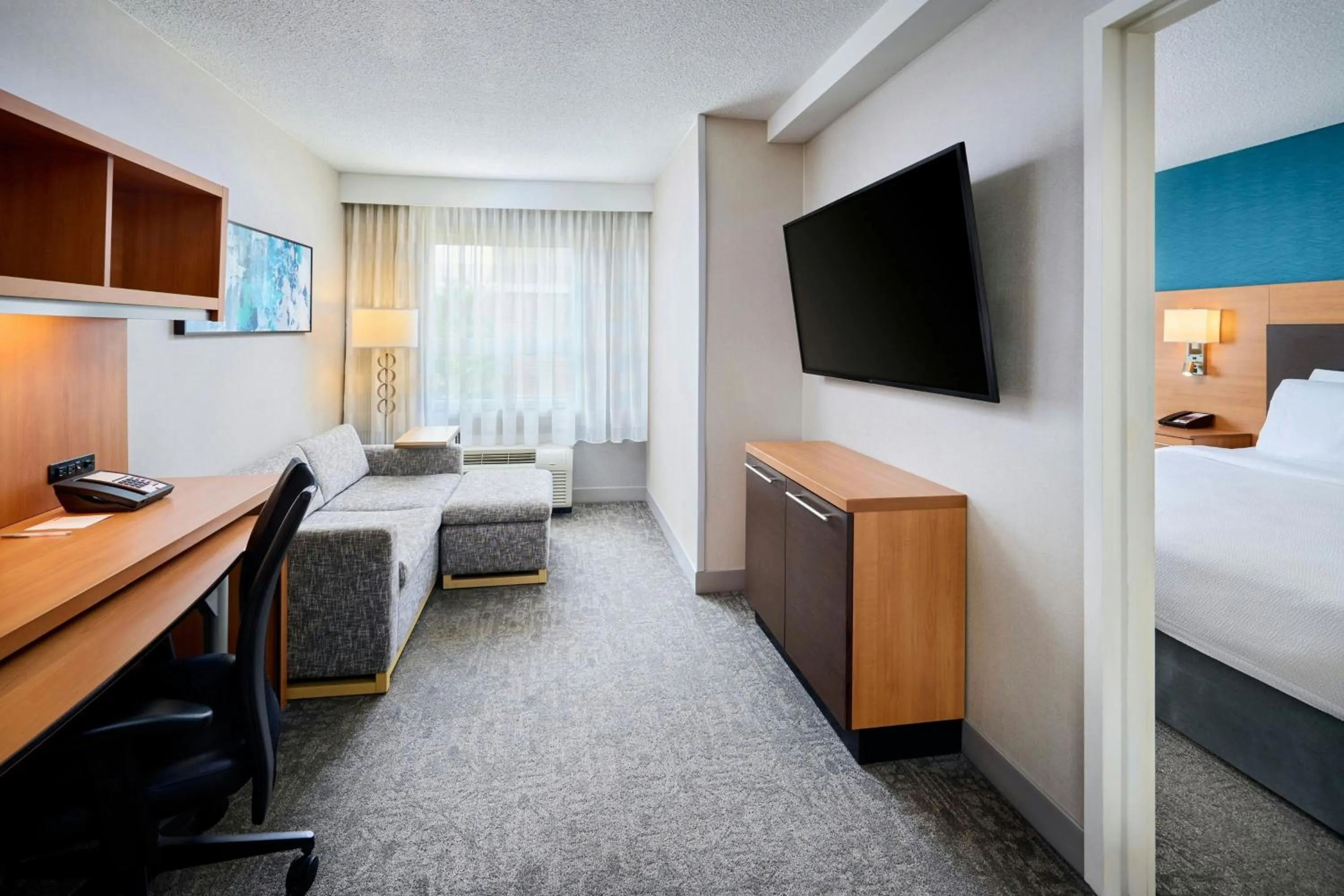 Living room, Bed in TownePlace Suites by Marriott Mississauga-Airport Corporate Centre