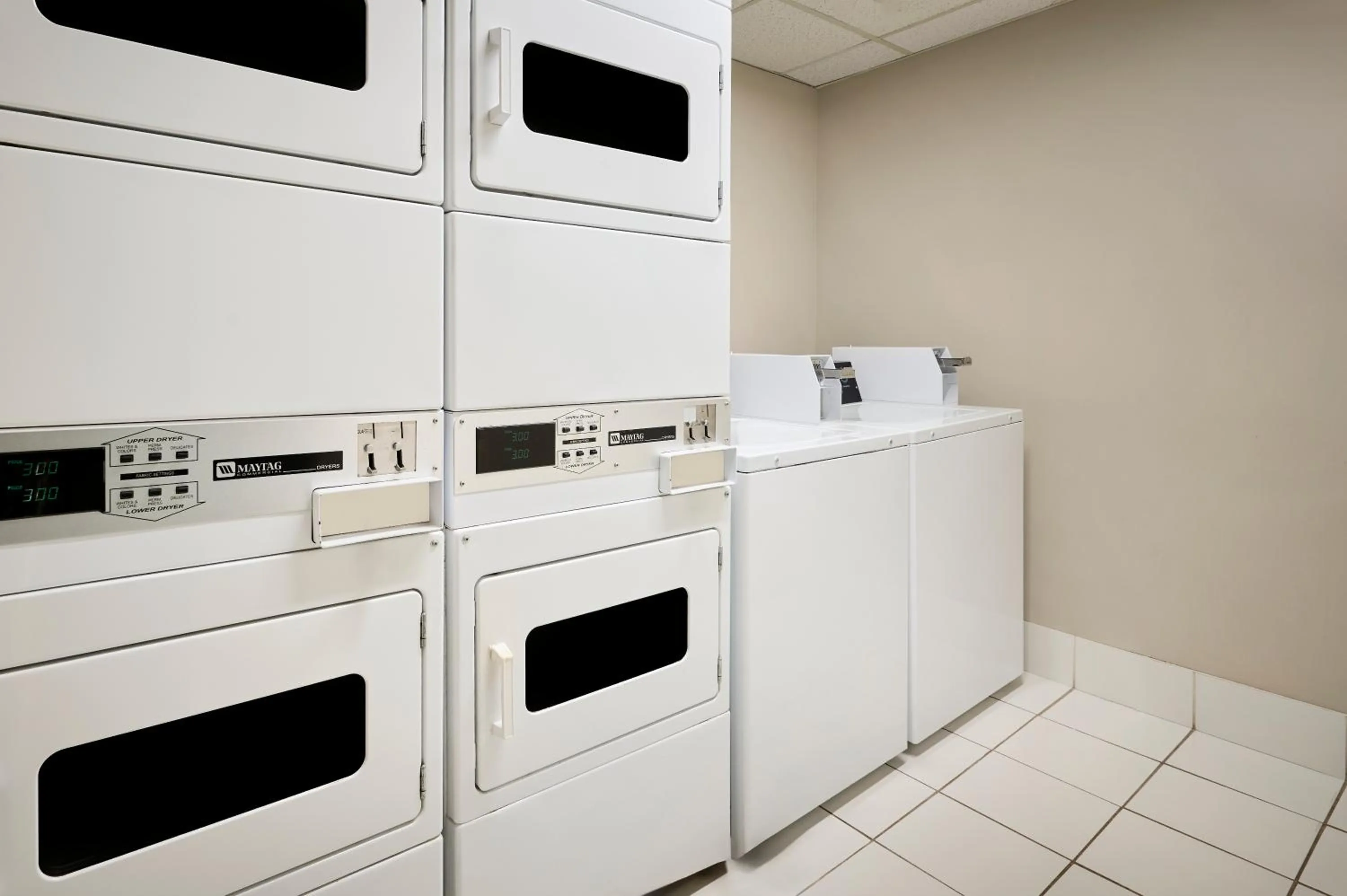 laundry in TownePlace Suites by Marriott Mississauga-Airport Corporate Centre