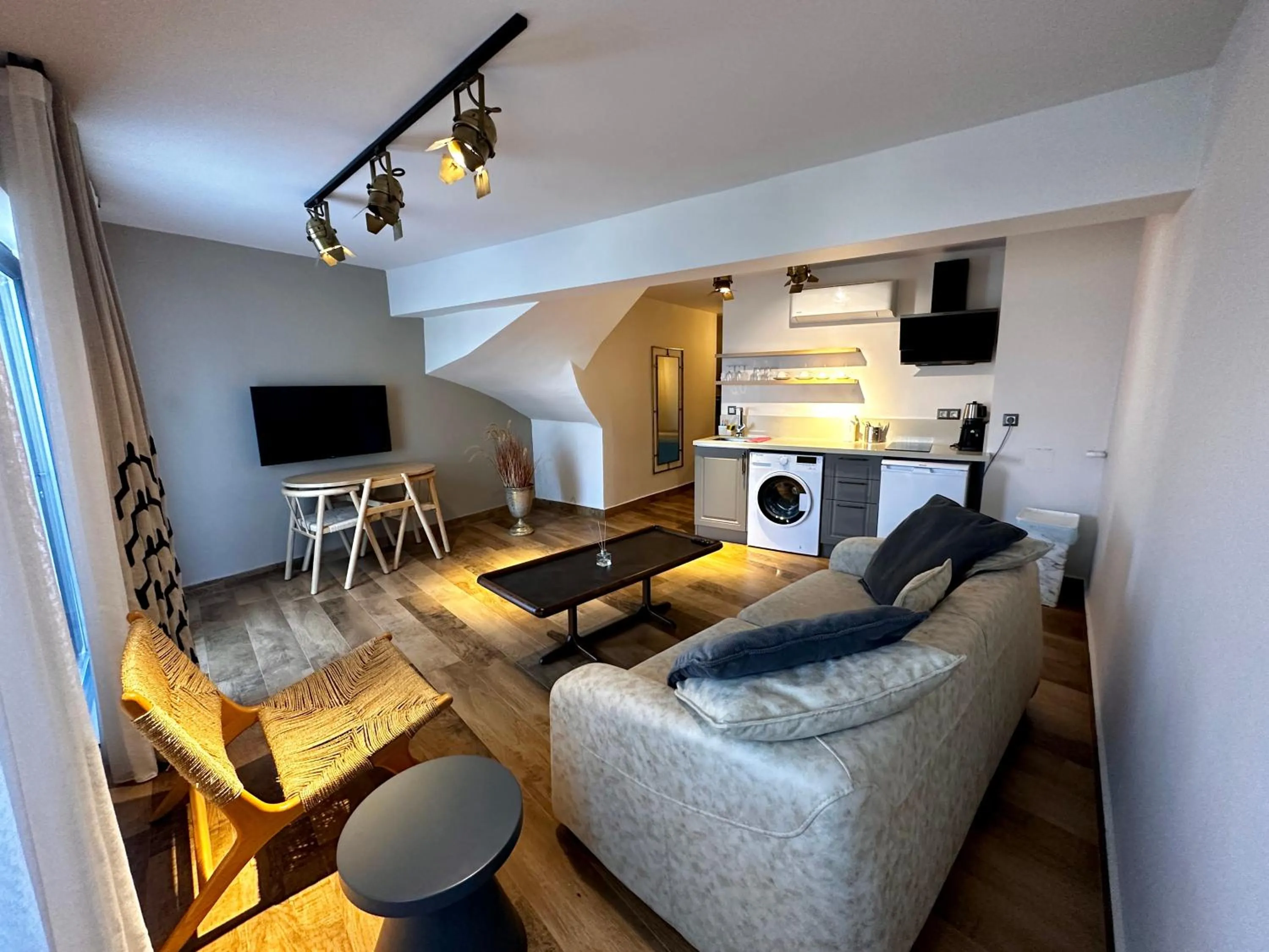 TV and multimedia in Oikos Bozcaada