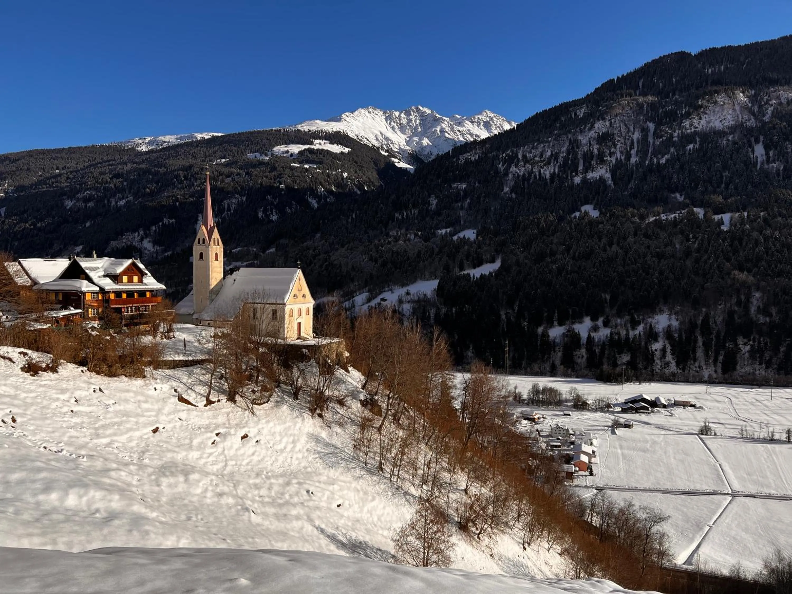 Hiking in Casa Job - Gasthaus - Sauna, Whirlpool - Trun