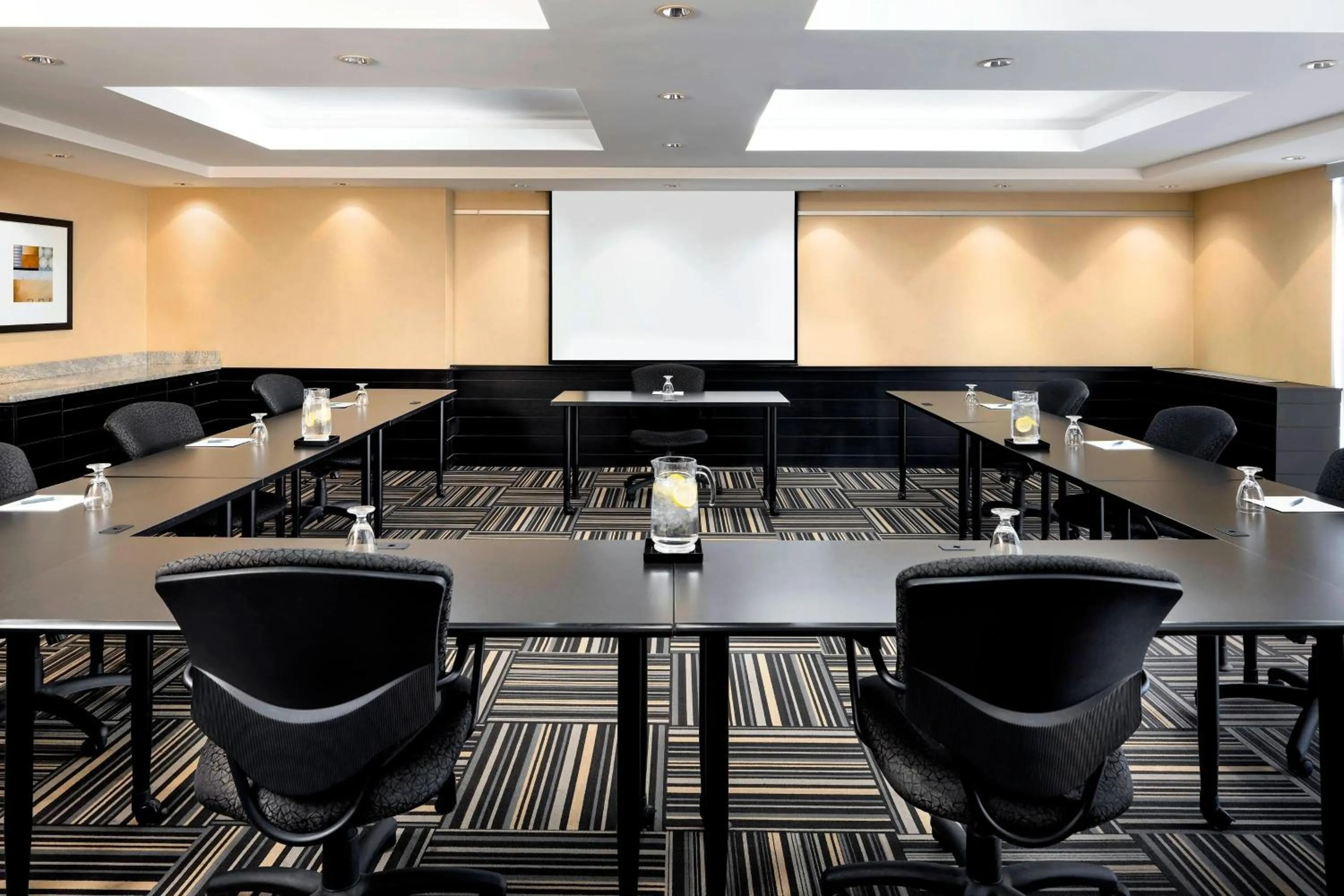 Meeting/conference room in Four Points by Sheraton Mississauga Meadowvale
