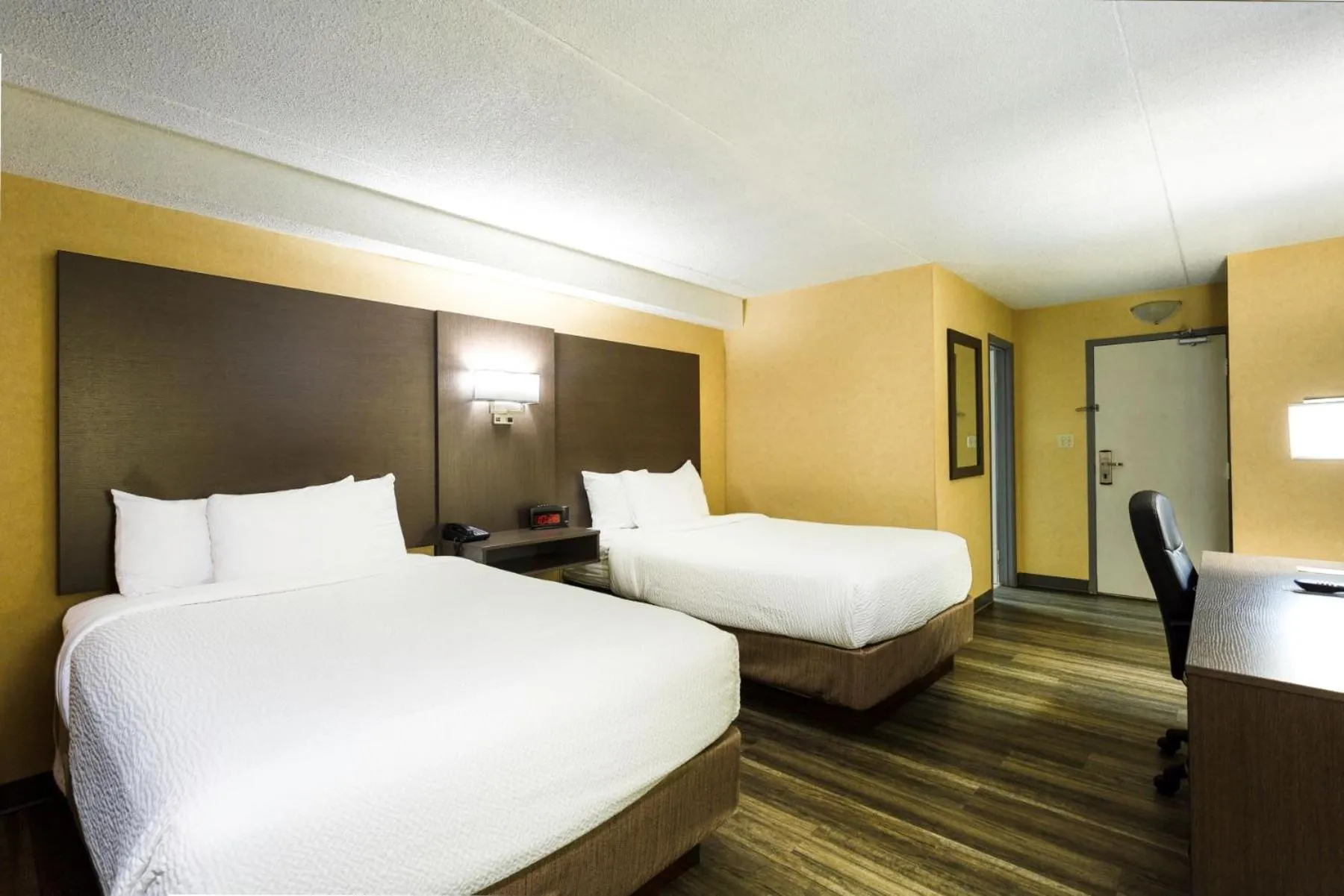 Bedroom, Bed in Days Inn by Wyndham Fallsview