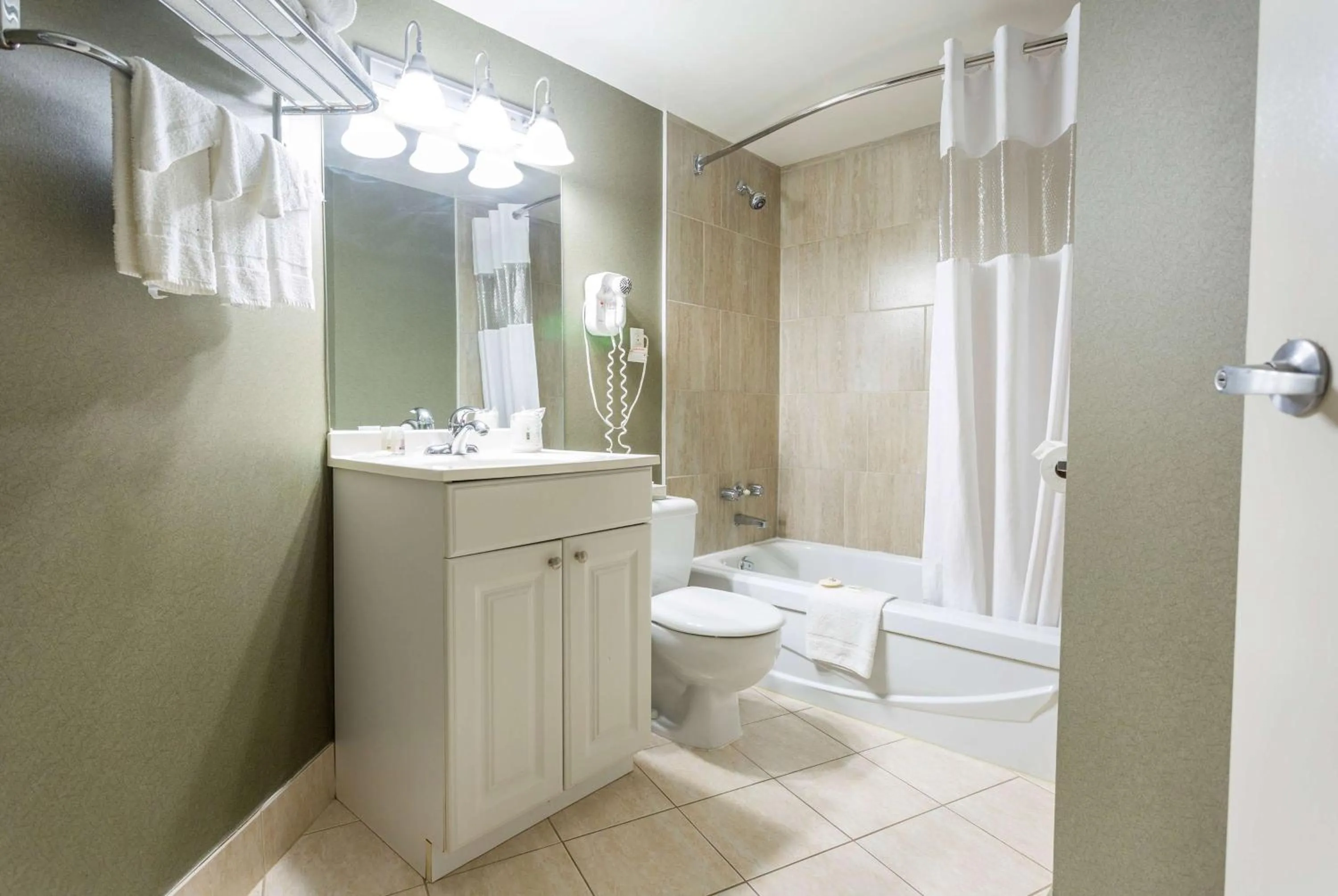 Bed in Days Inn by Wyndham Fallsview