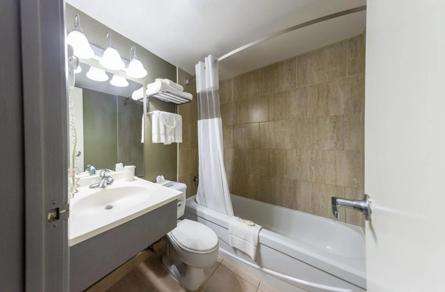 Bathroom in Days Inn by Wyndham Fallsview