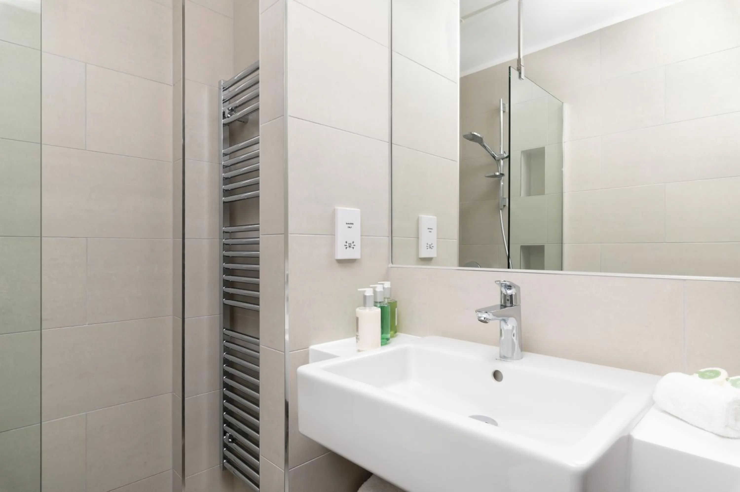 Shower in The Lincoln Suites