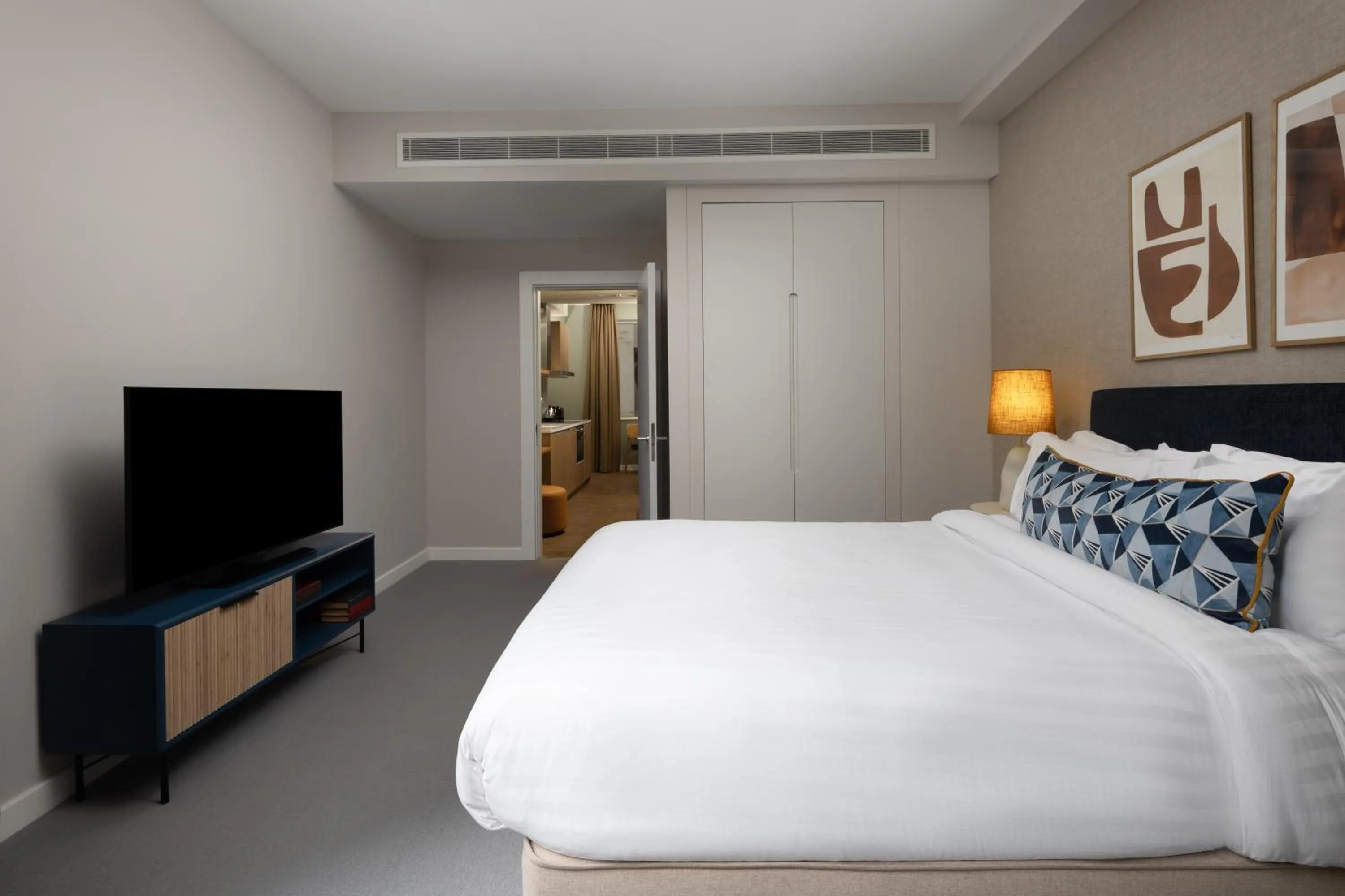 Bedroom, Bed in The Lincoln Suites