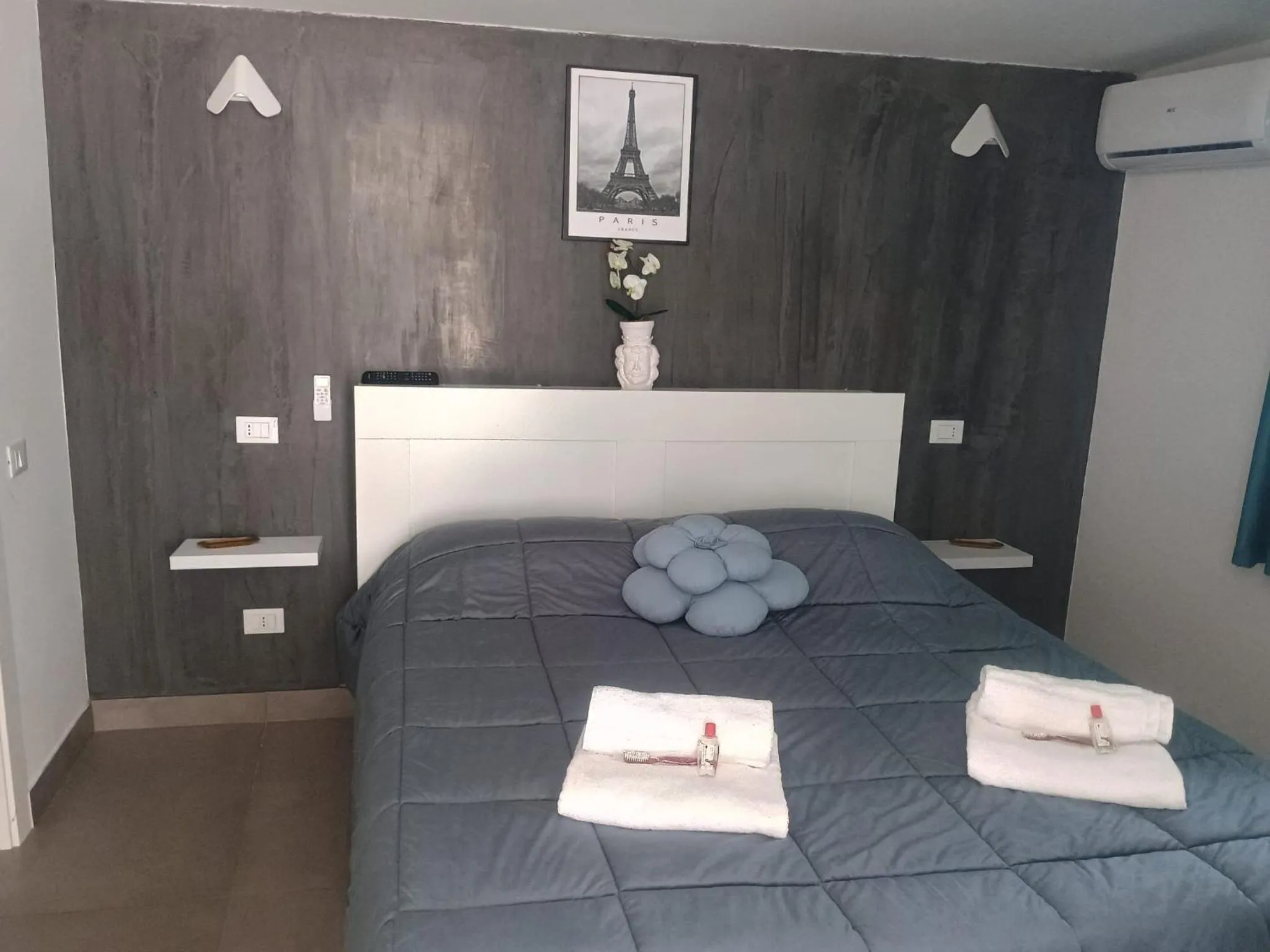 Bed in Deep Sea Residence