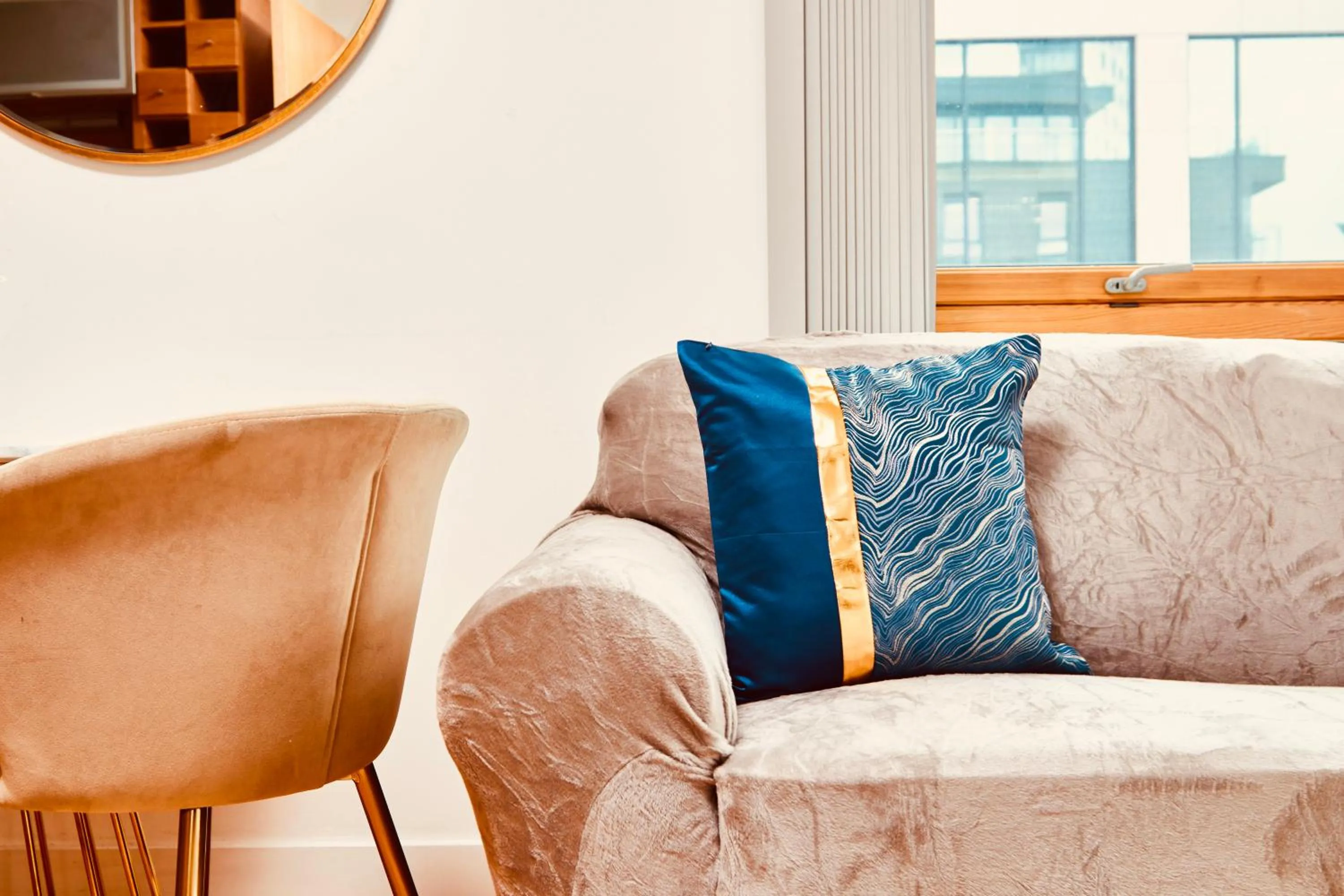 Living room in Deluxe City Centre Apt Free Parking River View Balcony