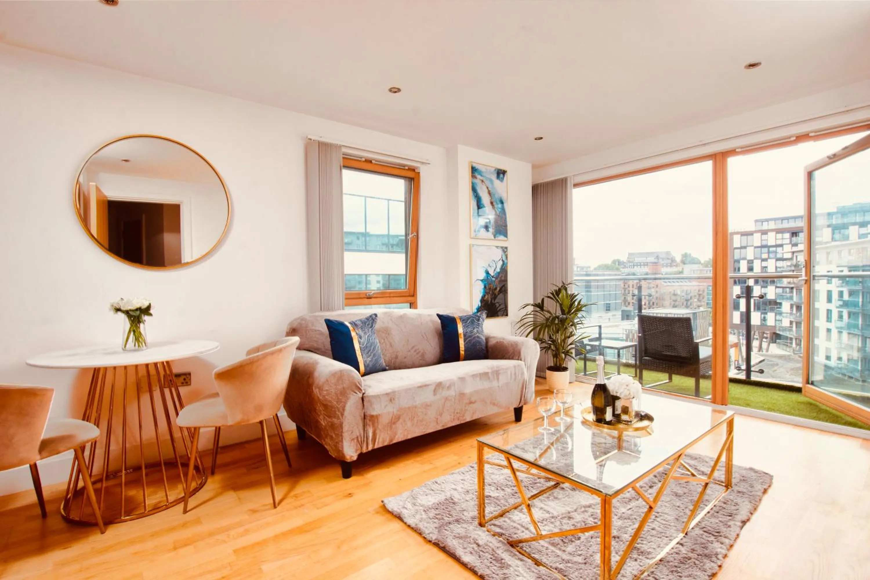 Living room in Deluxe City Centre Apt Free Parking River View Balcony