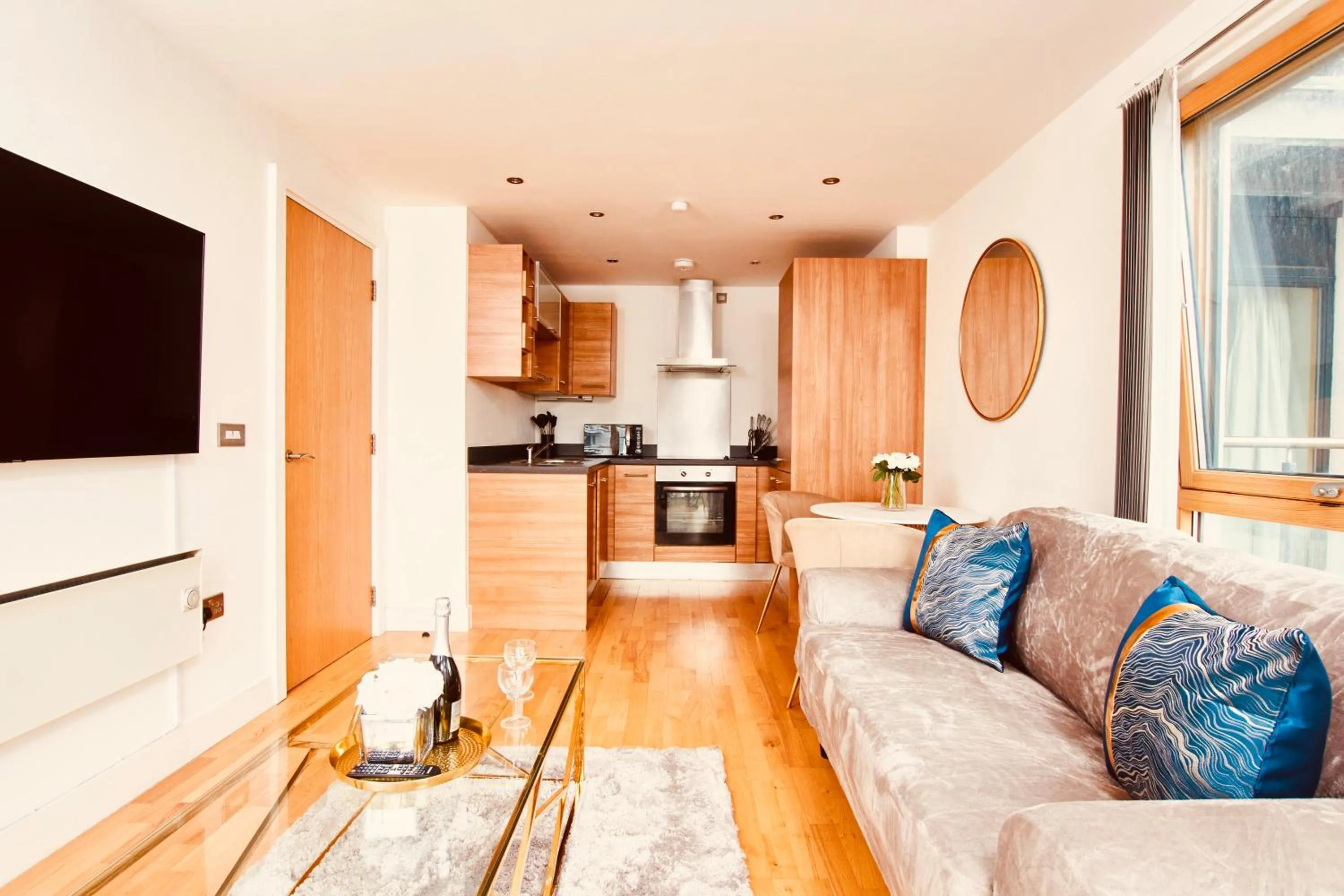 Living room in Deluxe City Centre Apt Free Parking River View Balcony