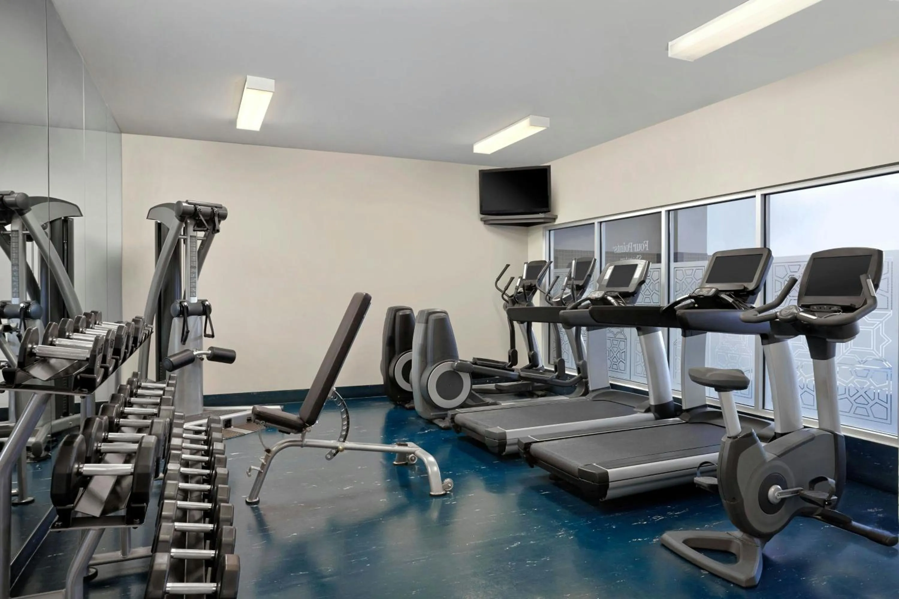 Fitness centre/facilities in Four Points by Sheraton Hotel & Suites Calgary West