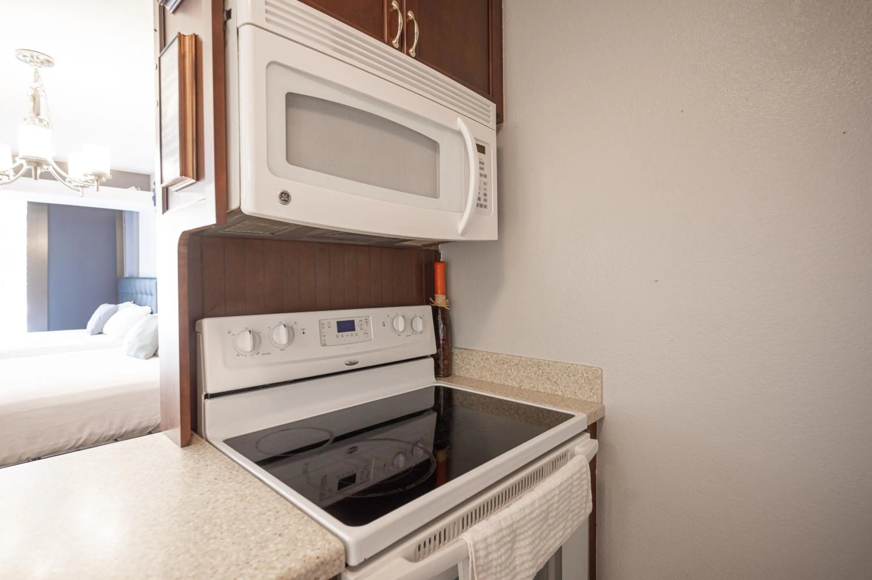 kitchen, Bed in Stay Together Suites