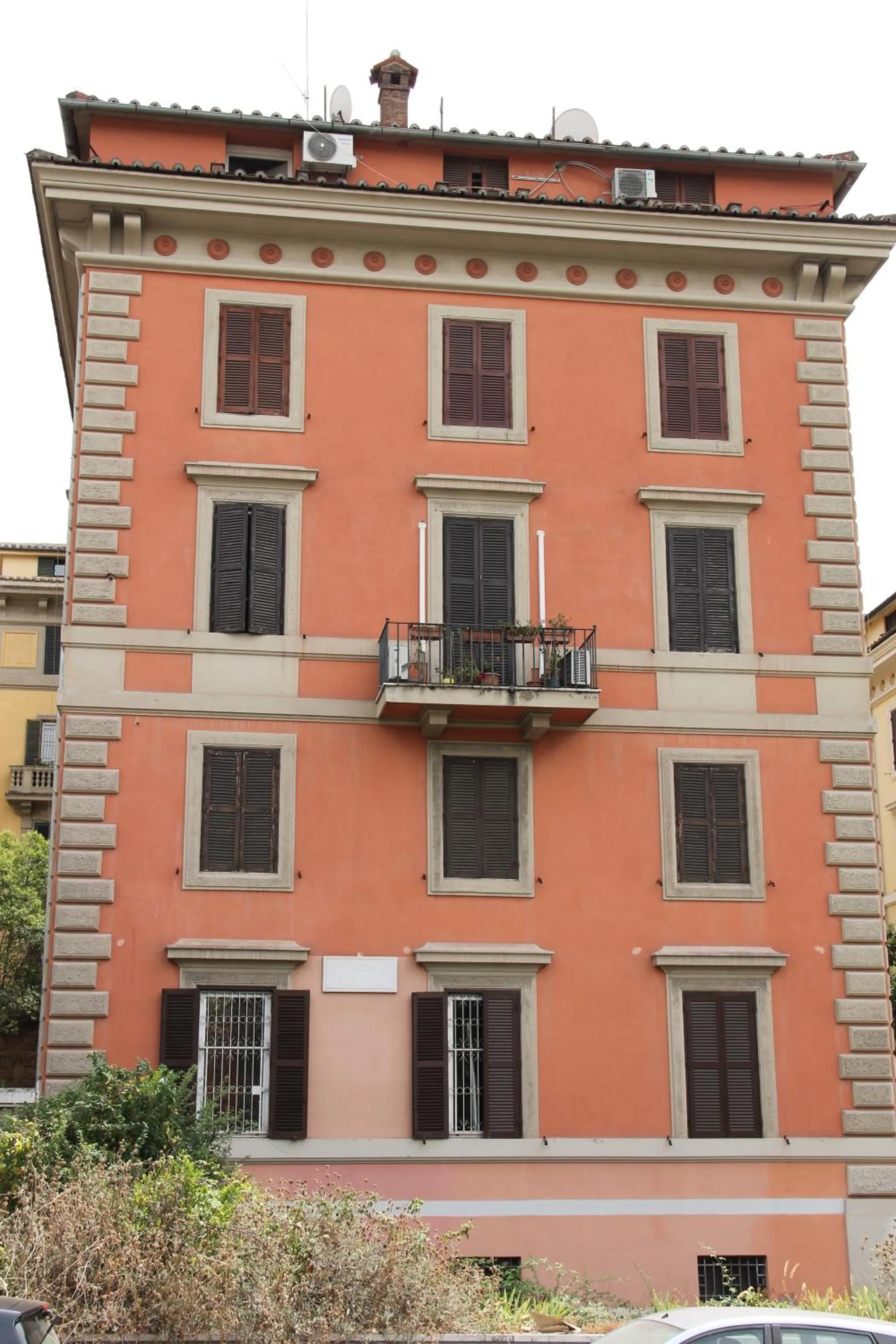 Property building in Domus Maximo