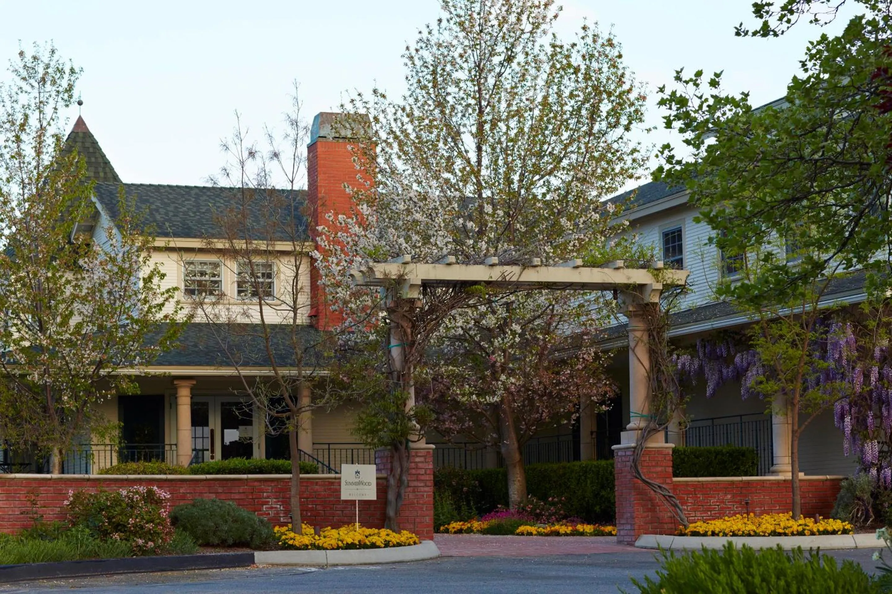 SummerWood Inn