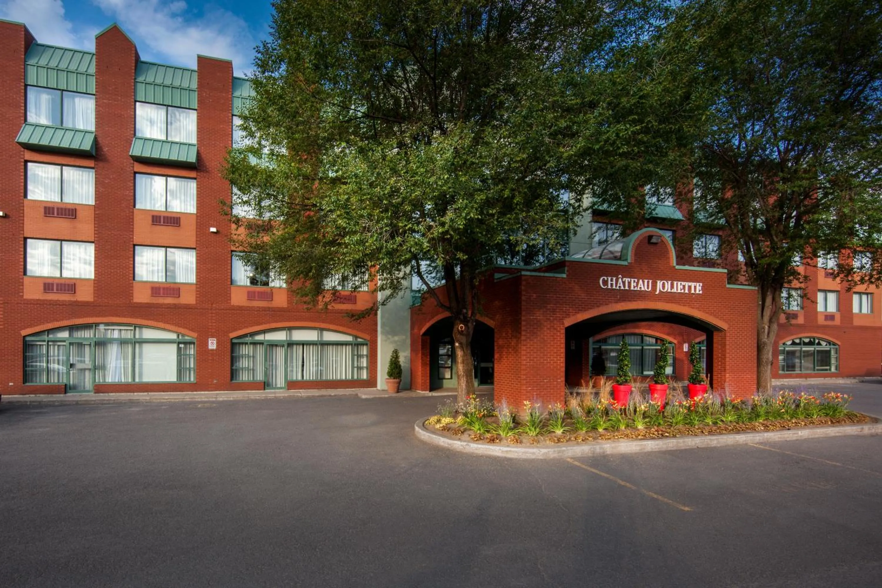 Facade/entrance in Hôtel Château Joliette
