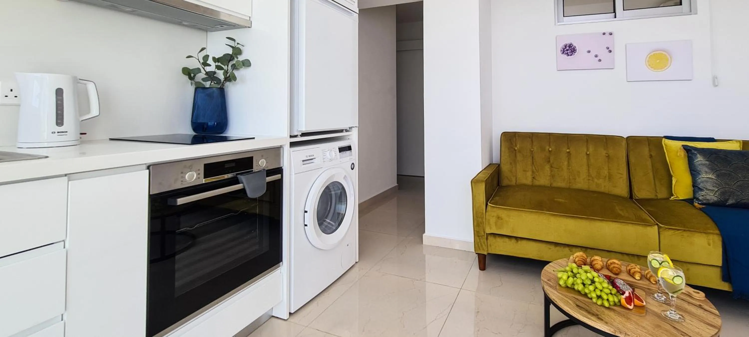 Kitchen or kitchenette in Phaedrus Living: Seaview Gold Flat Lighthouse 48