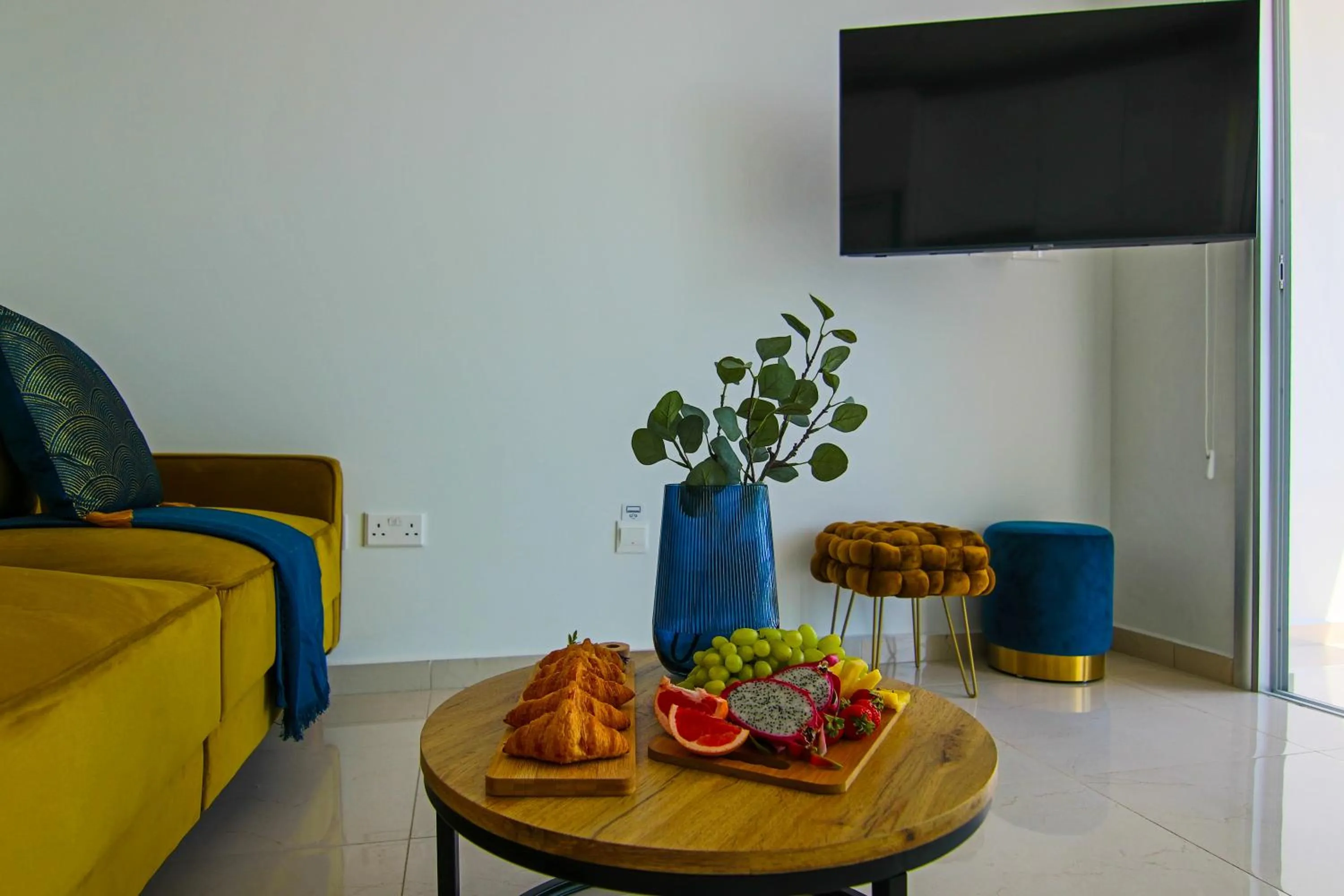TV and multimedia in Phaedrus Living: Seaview Gold Flat Lighthouse 48