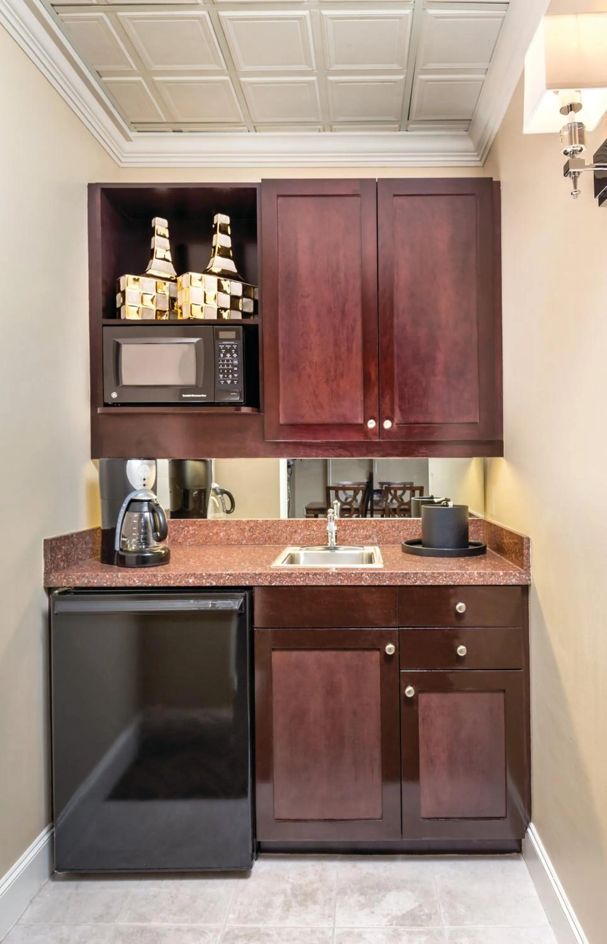 Kitchen or kitchenette in WorldMark Seattle - The Camlin