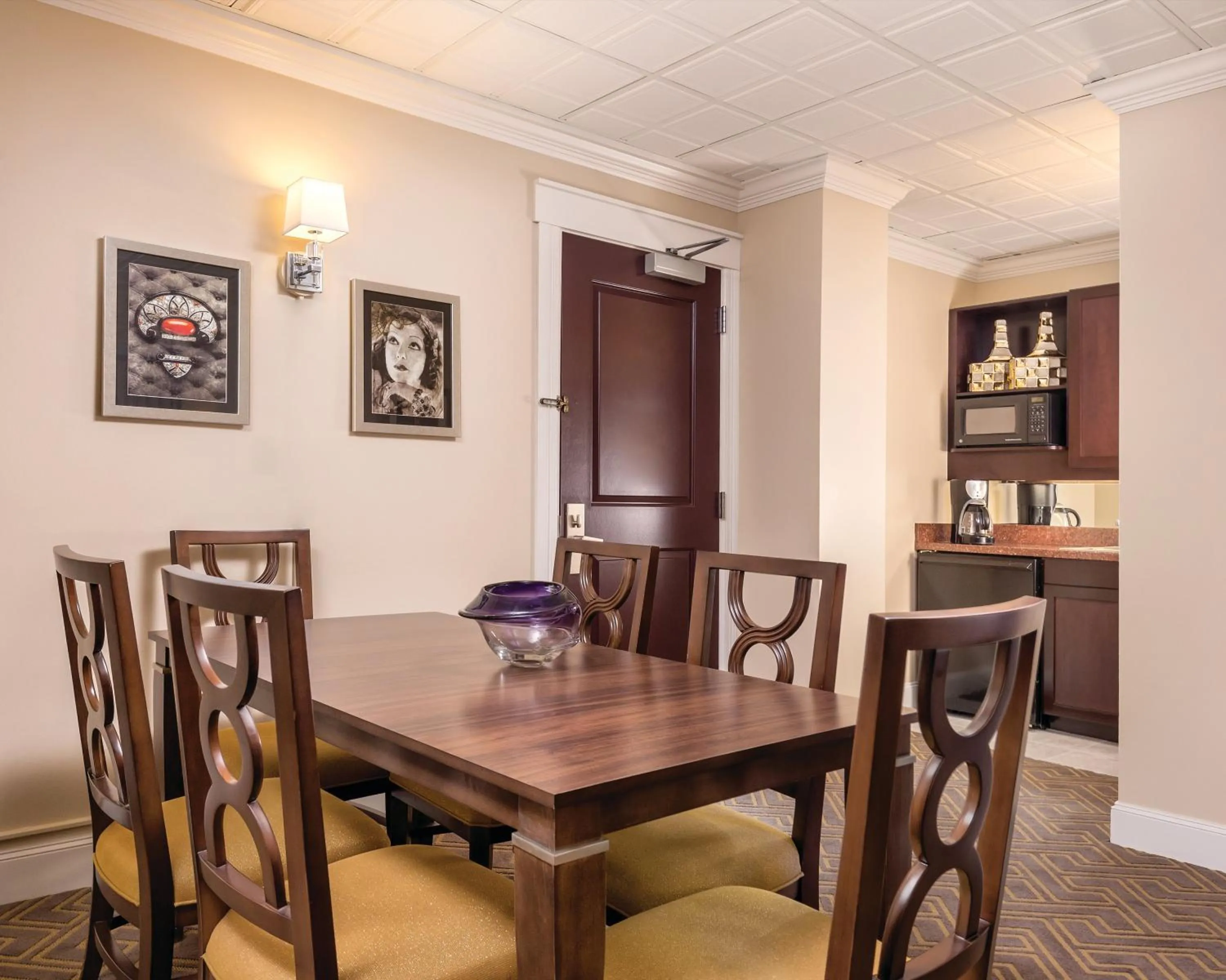 Food and drinks in WorldMark Seattle - The Camlin