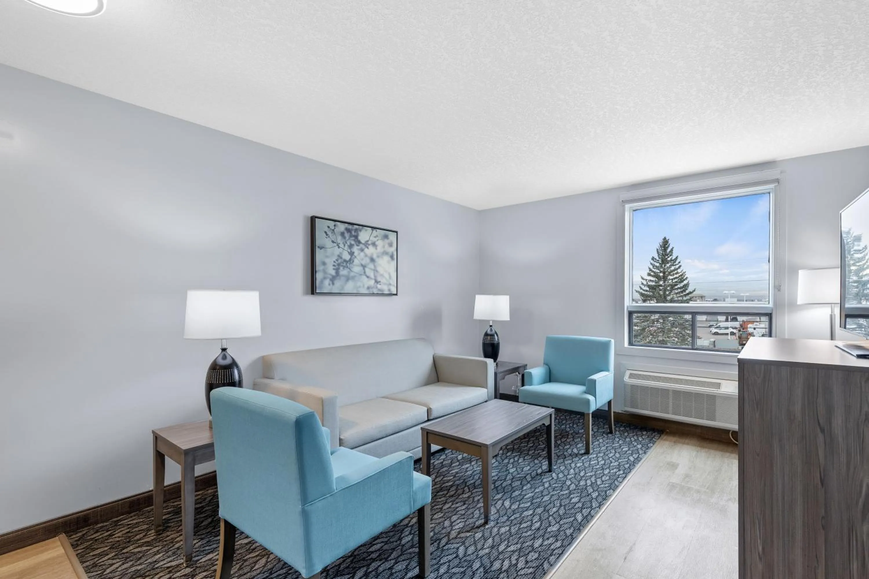 Living room in Emerald Hotel & Suites Calgary Airport