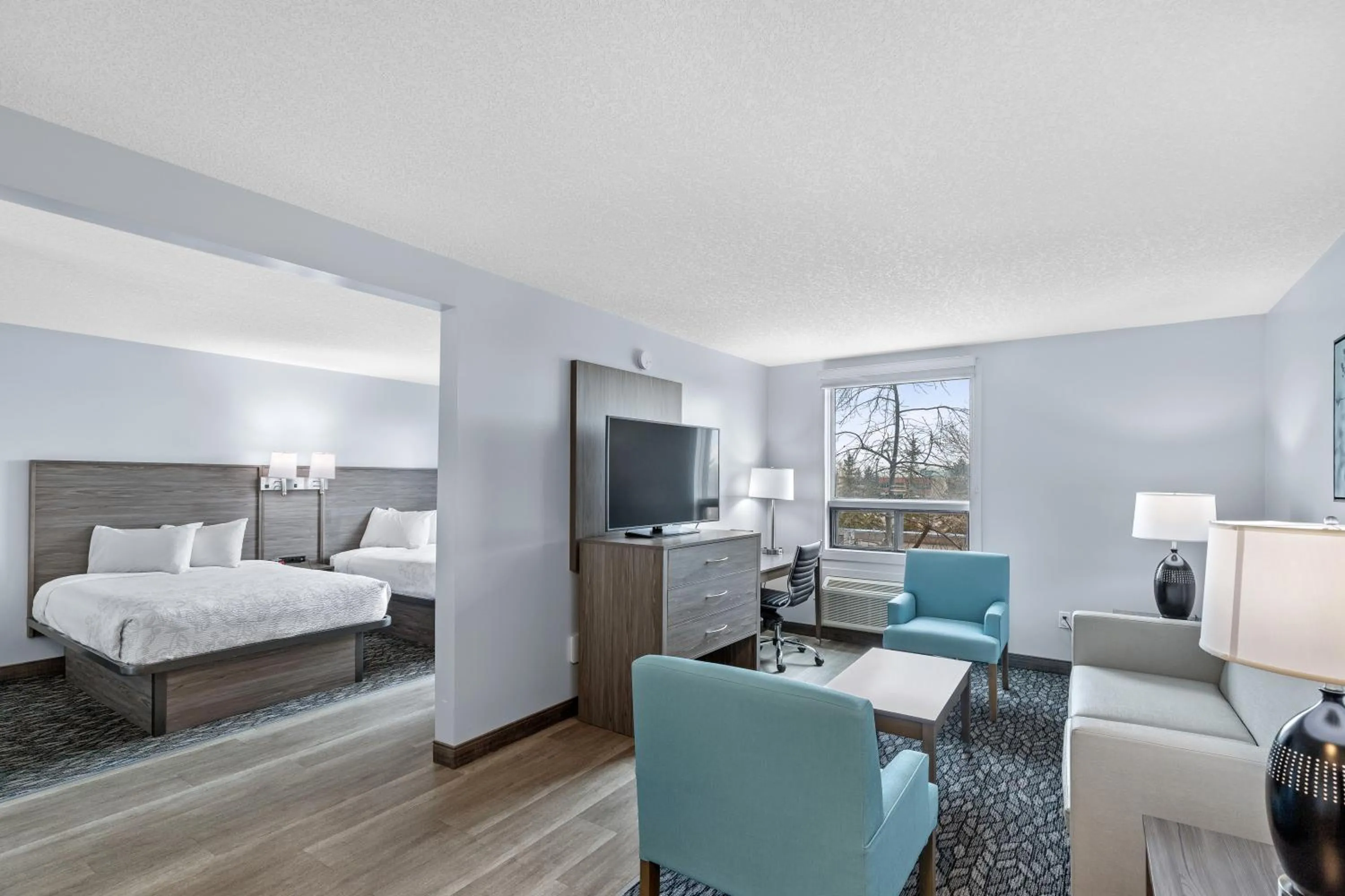 Photo of the whole room, Bed in Emerald Hotel & Suites Calgary Airport