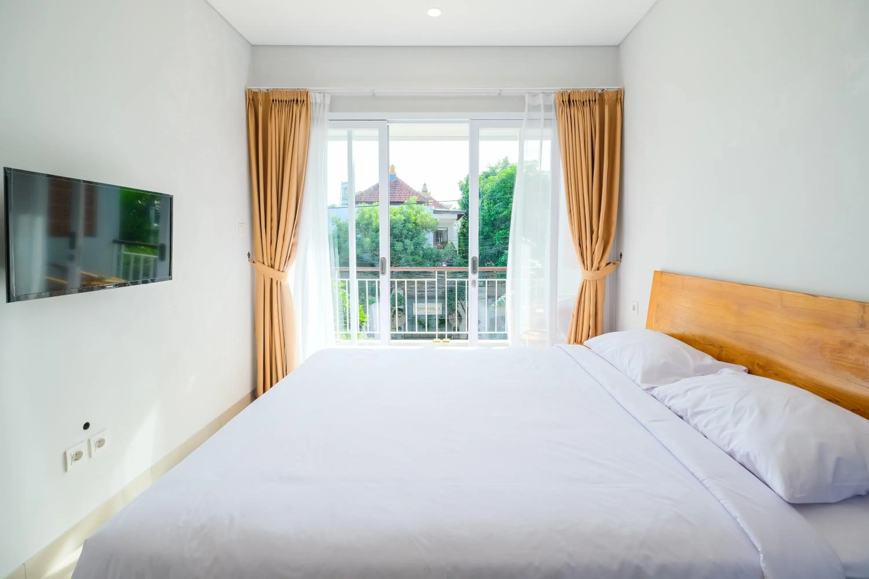 Bedroom, Bed in Dharma Guest House Seminyak RedPartner