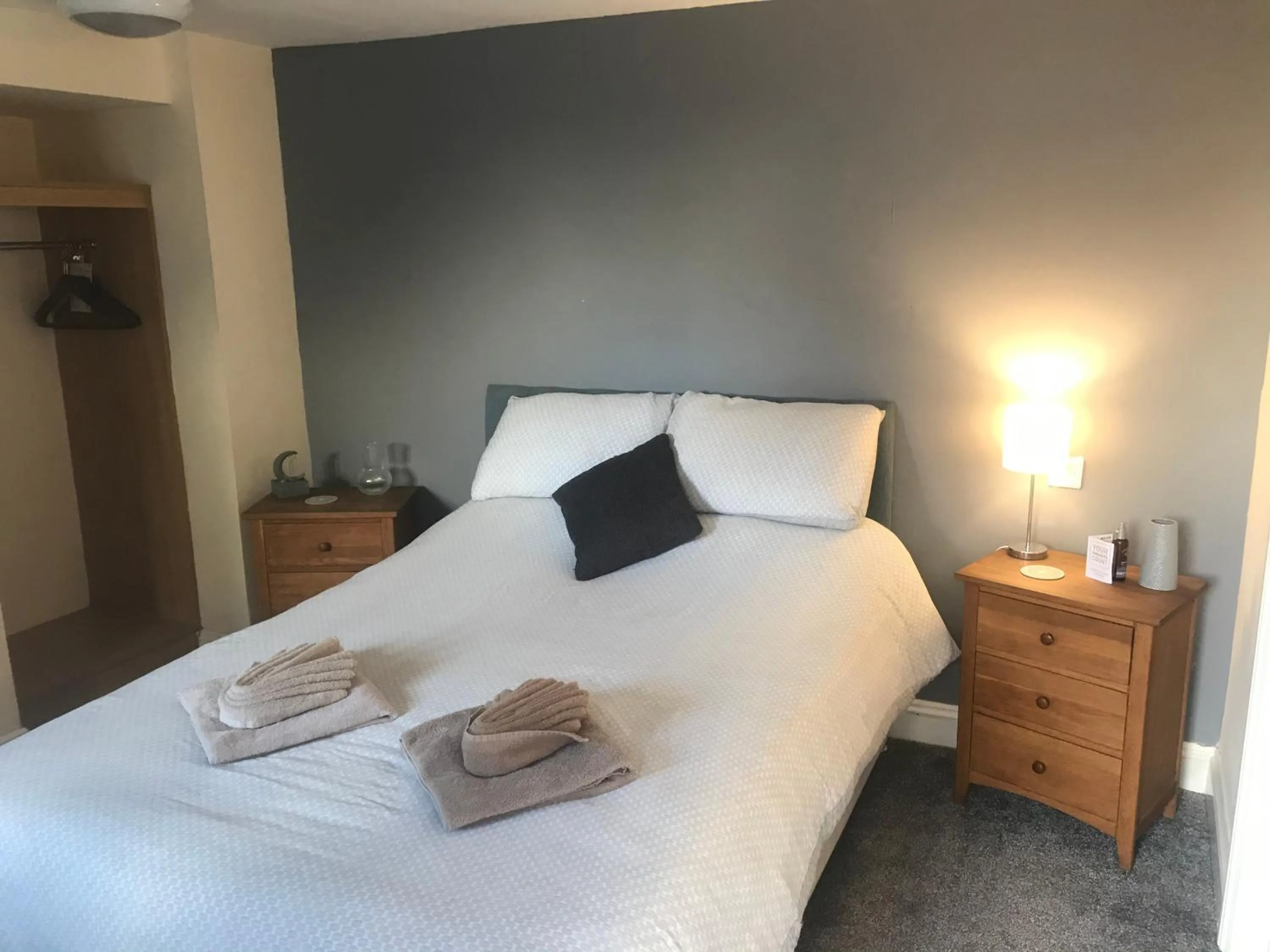 Bed in The Swan Inn Newport