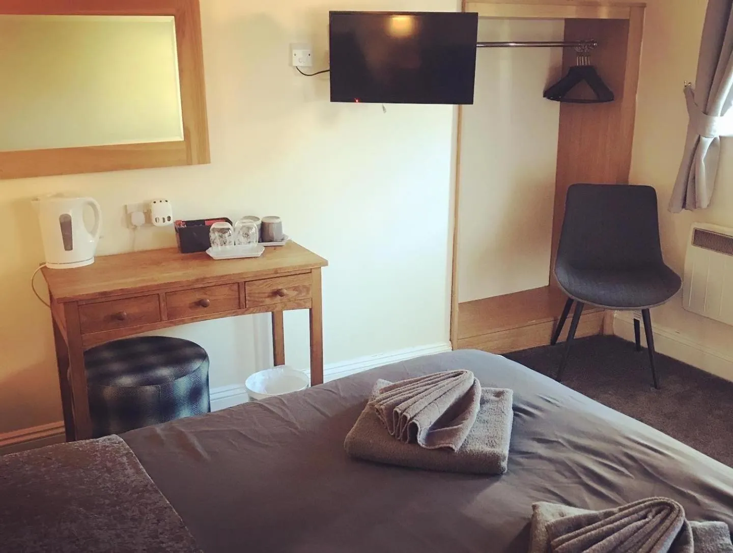 Bed in The Swan Inn Newport