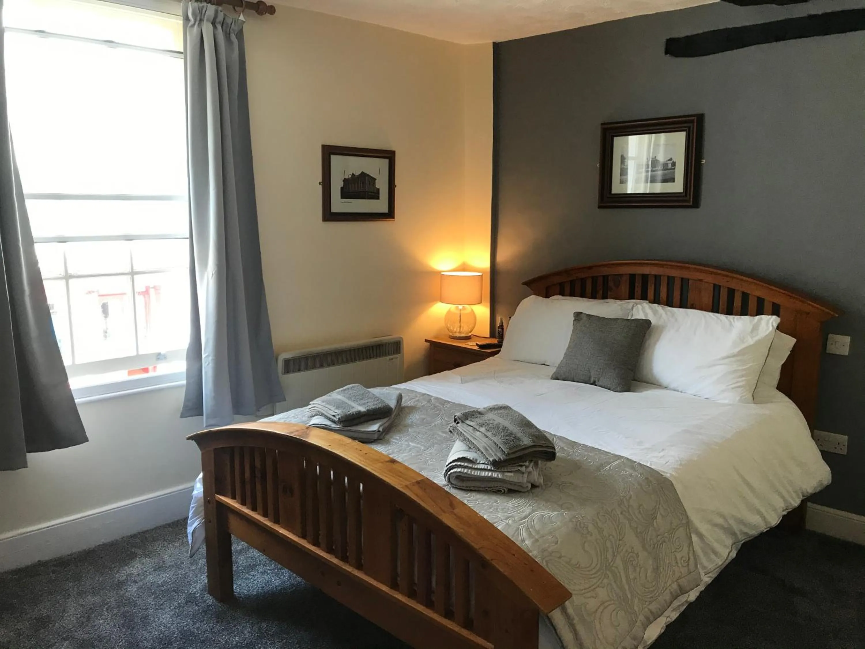 Bed in The Swan Inn Newport